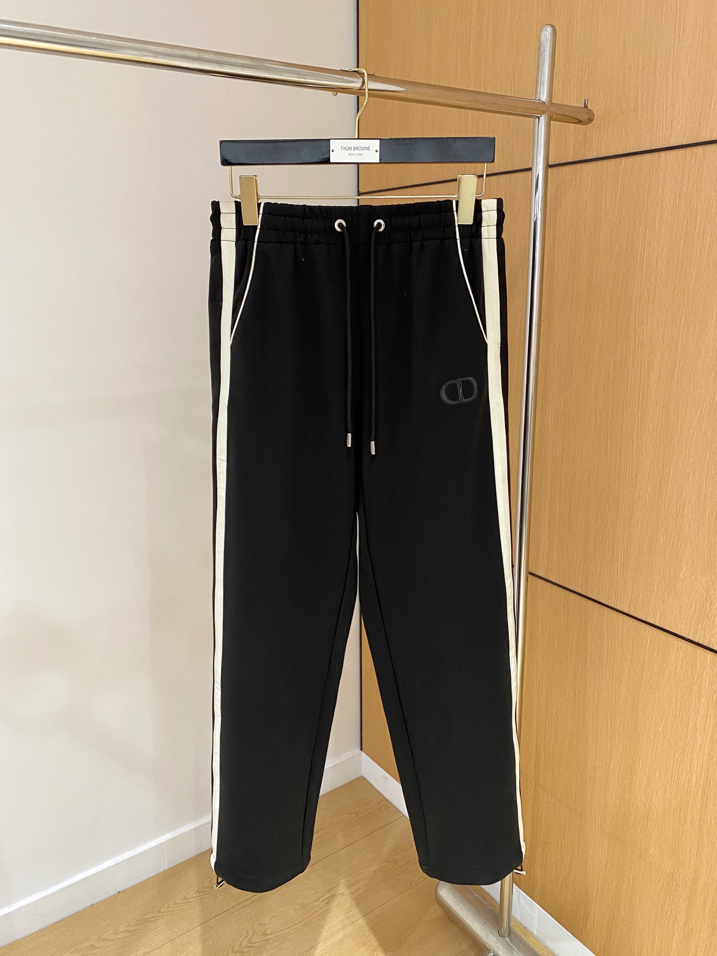 迪奥 2025ss秋冬新品 男士精品休闲裤顶级面料休闲裤，最新款上身版型无敌正!绝对可以闭眼收的一款此款