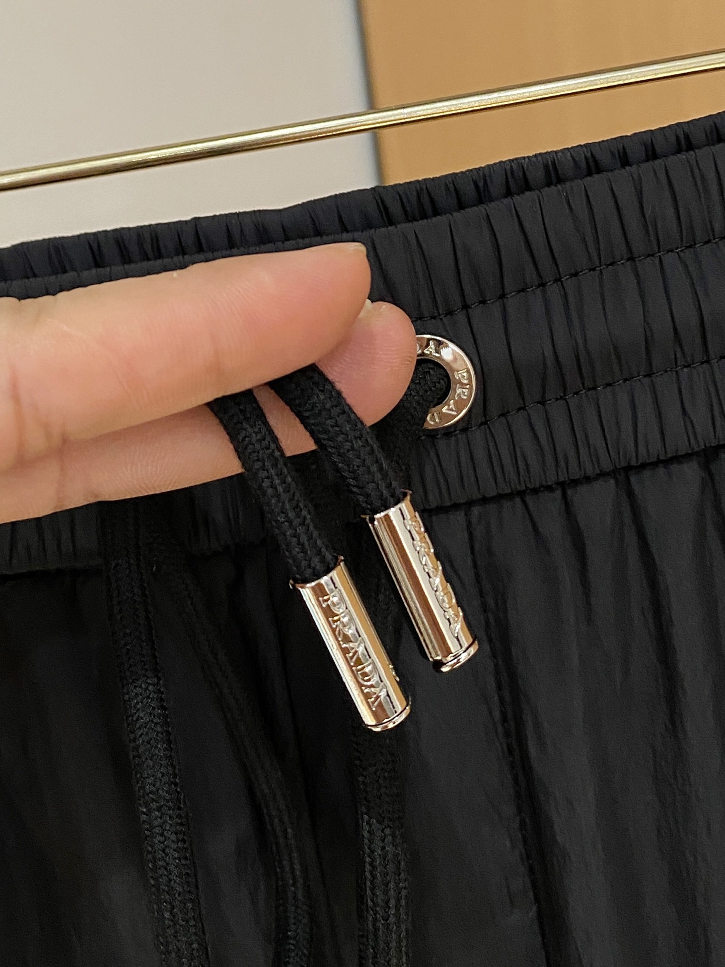 普拉达 2025ss秋冬新品 男士精品休闲裤顶级面料休闲裤，最新款上身版型无敌正!绝对可以闭眼收的一款此