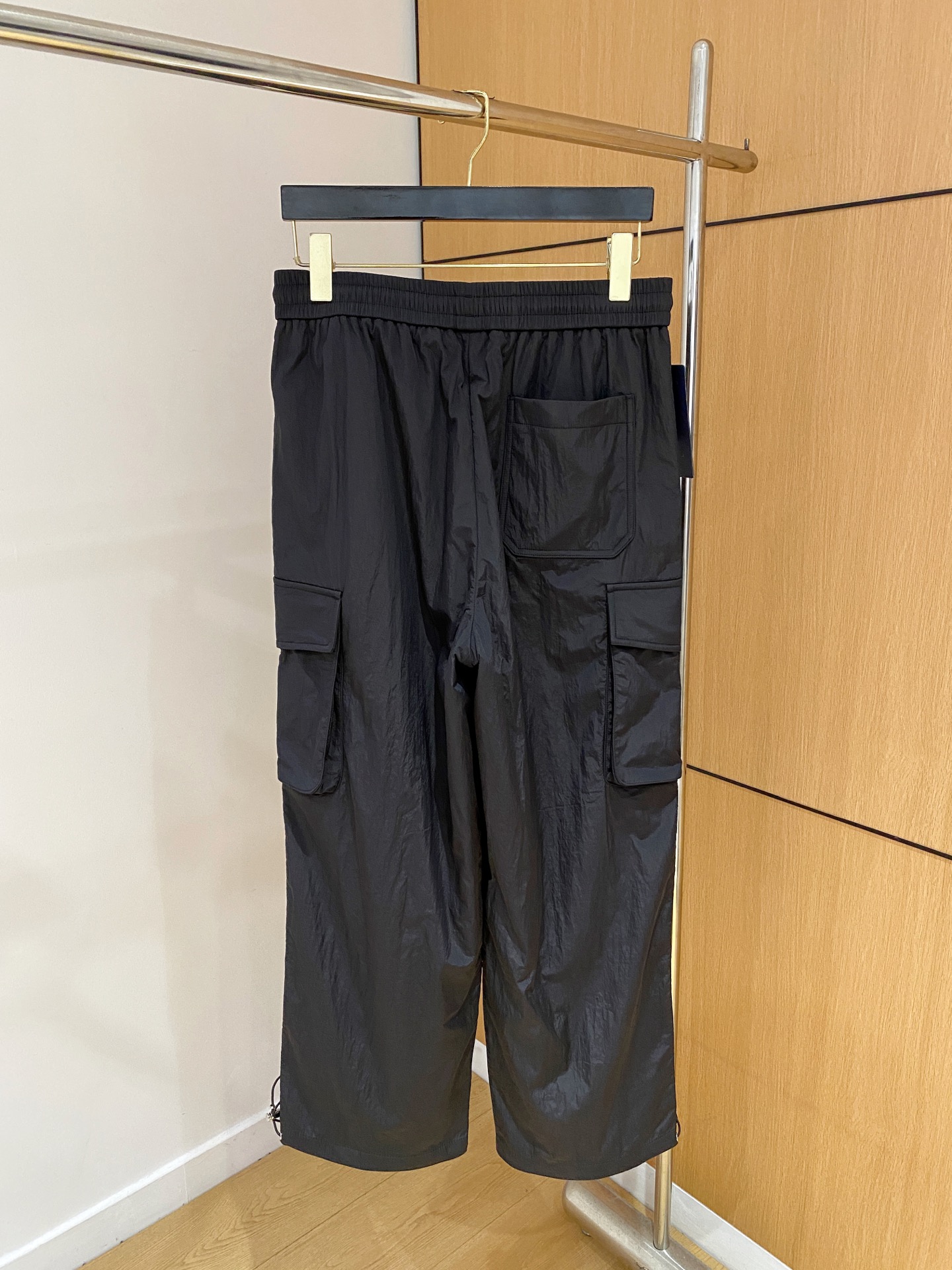 普拉达 2025ss秋冬新品 男士精品休闲裤顶级面料休闲裤，最新款上身版型无敌正!绝对可以闭眼收的一款此