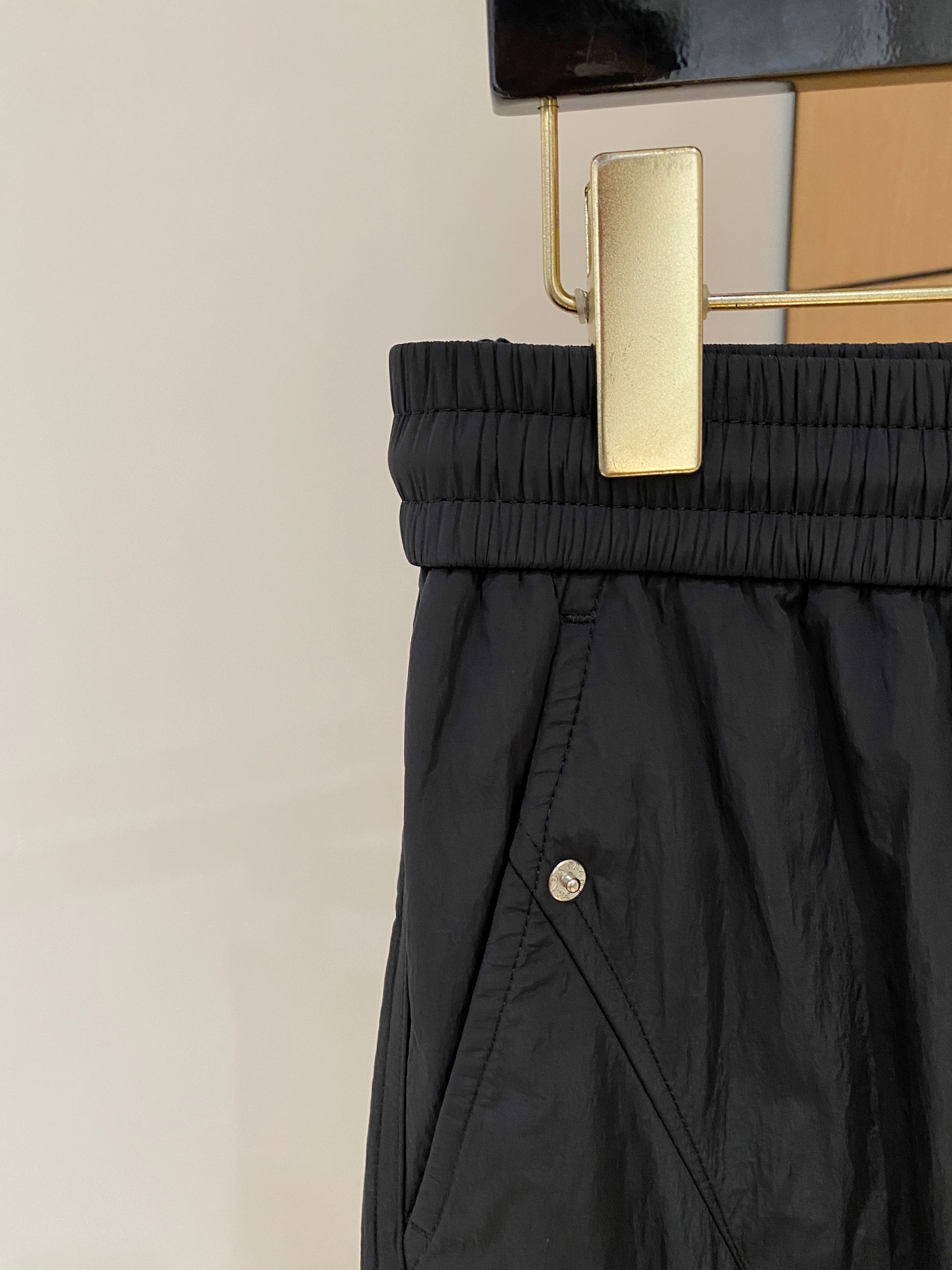 普拉达 2025ss秋冬新品 男士精品休闲裤顶级面料休闲裤，最新款上身版型无敌正!绝对可以闭眼收的一款此