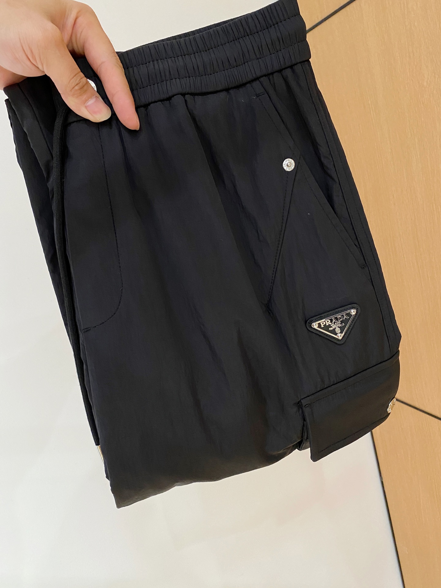 普拉达 2025ss秋冬新品 男士精品休闲裤顶级面料休闲裤，最新款上身版型无敌正!绝对可以闭眼收的一款此