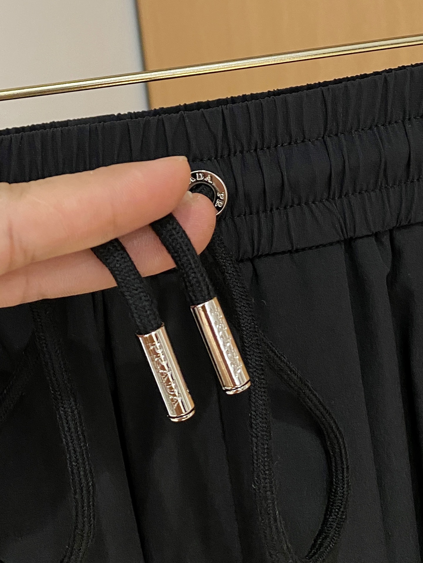 普拉达 2025ss秋冬新品 男士精品休闲裤顶级面料休闲裤，最新款上身版型无敌正!绝对可以闭眼收的一款此