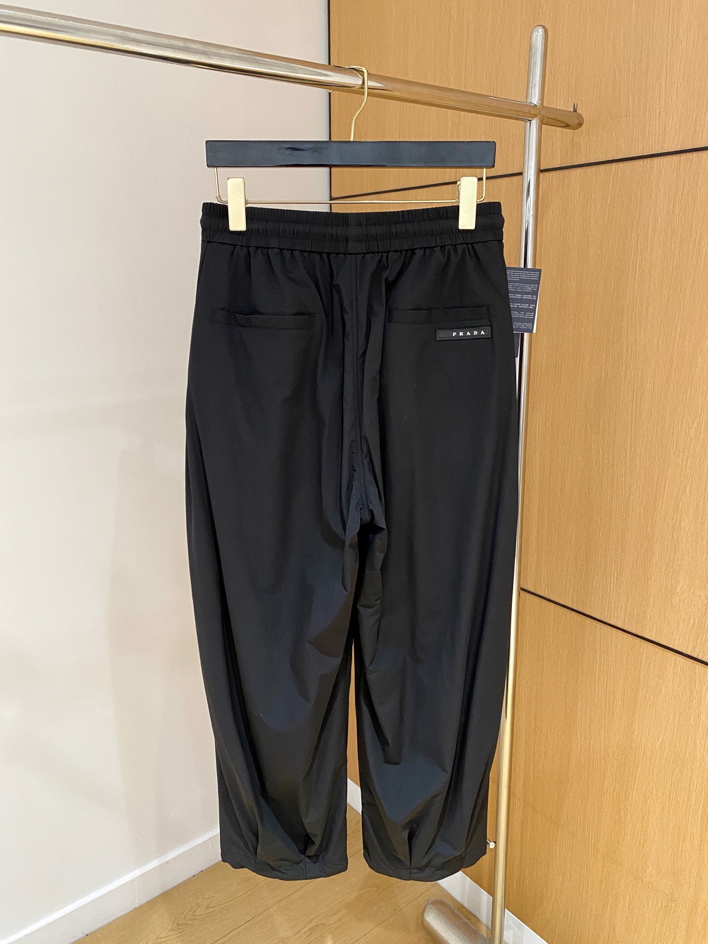 普拉达 2025ss秋冬新品 男士精品休闲裤顶级面料休闲裤，最新款上身版型无敌正!绝对可以闭眼收的一款此