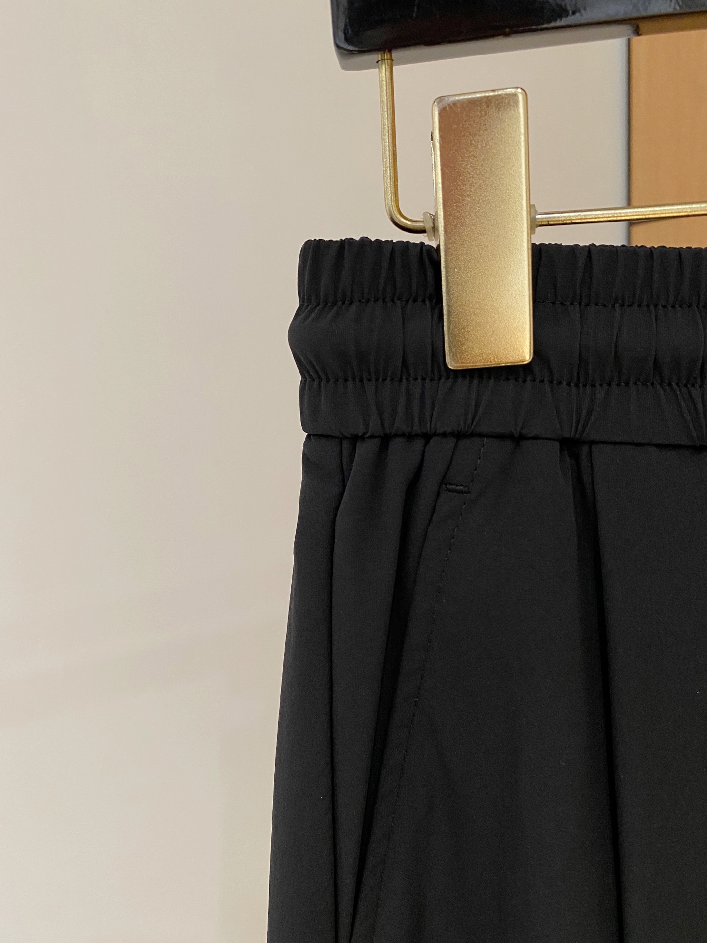 普拉达 2025ss秋冬新品 男士精品休闲裤顶级面料休闲裤，最新款上身版型无敌正!绝对可以闭眼收的一款此