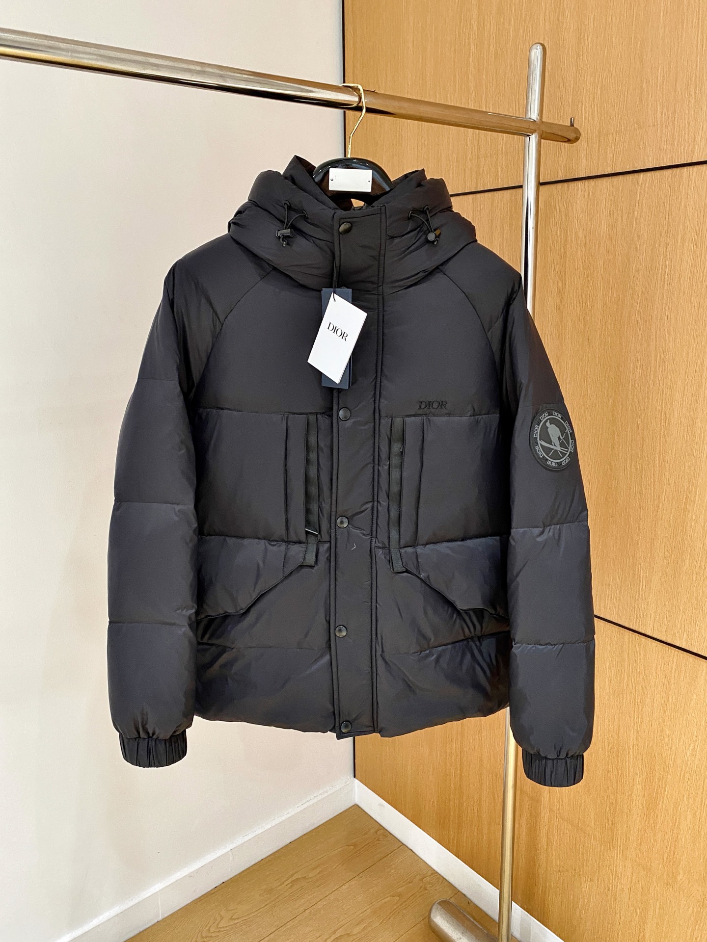 NO:520780,Diro Alliance DiSant 2025 autumn and winter new original 1:1 custom hardware accessories are fully imported and customized. Welcome to counter comparison. Absolutely high quality. Use top-grade 95 white duck down. Super soft. Flush and full. Super heavy fabric has a perfect fit. Pay attention to the super comfortable fabric. Exclusive model. Non-market goods. Size M for men and women. ~XXXL,,alexander wang.19860909Diro联盟迪桑特 2025秋冬新款原版1:1订制五金配件全进口原版定制 欢迎专柜对比 绝对的高品质 采用顶级95白鸭绒 超柔软 充羽量蓬松饱满 超级重面料做工杠杠的版型完美 注意面料超舒服 独家款 非市场货 男女同款尺码M ～XXXL,,alexander wang,Men's clothing