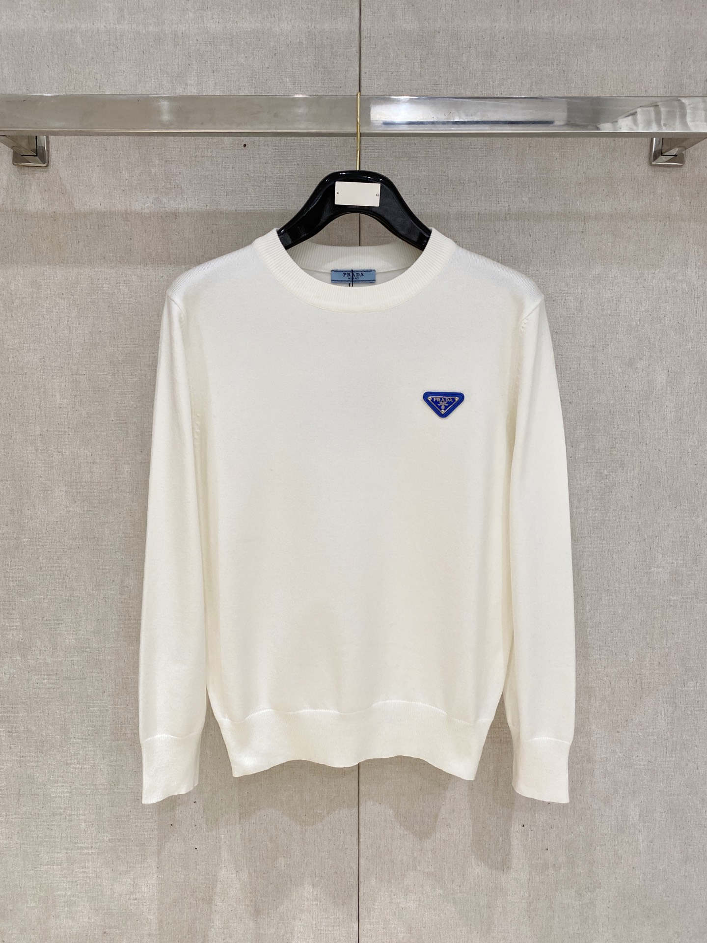 NO:517494,Prada/Prada 2025 new spring and summer products are available, three standards are complete, round neck sweater, good products do not need to be introduced too much, look at the details, counter number M-XXXL /140 suggestions L,,prada,prada,sweaters,alexander wang19860909Prada/普拉达 2025年春夏新品上新 三标齐全 圆领毛衣 好货不用过多介绍 看细节 专柜码数M-XXXL /140建议L,,prada,prada,sweaters,alexander wang,Men's clothing