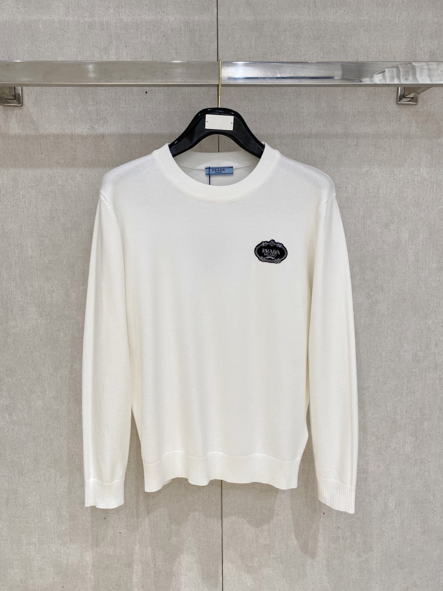 NO:517510,Prada/Prada 2025 new spring and summer products are available, three standards are complete, round neck sweater, good products do not need to be introduced too much, look at the details, counter number M-XXXL /140 suggestions L,,prada,prada,sweaters,alexander wang19860909Prada/普拉达 2025年春夏新品上新 三标齐全 圆领毛衣 好货不用过多介绍 看细节 专柜码数M-XXXL /140建议L,,prada,prada,sweaters,alexander wang,Men's clothing