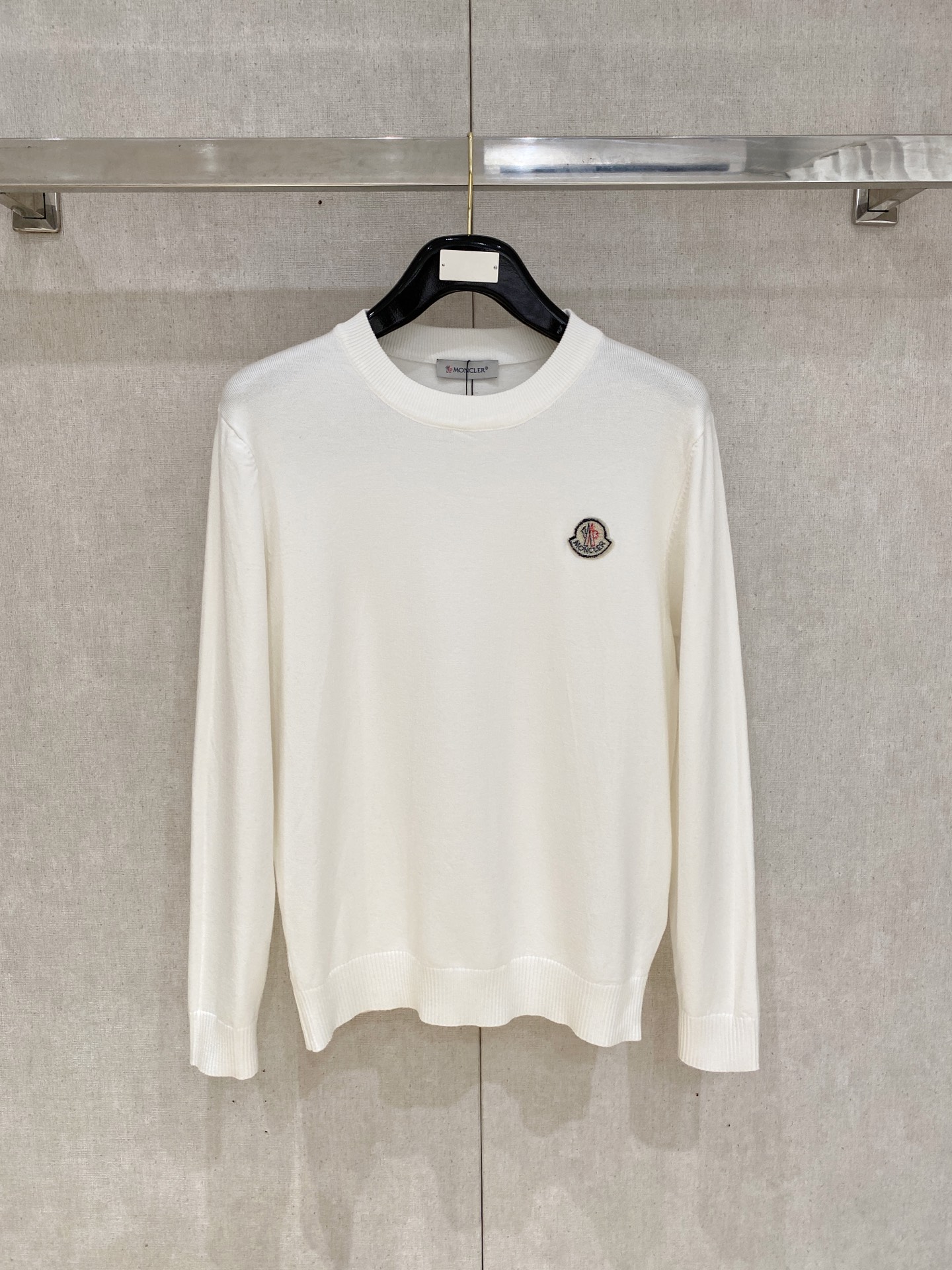 NO:518541,Moncler/Monkey 2025 new spring and summer products are available, complete three standards, round neck sweater, good products do not need to be introduced too much, look at the details, counter number M-XXXL /140 suggestions L, Moncler, sweaters, alexander wang19860909Moncler/蒙口 2025年春夏新品上新 三标齐全 圆领毛衣 好货不用过多介绍 看细节 专柜码数M-XXXL /140建议L,,Moncler,sweaters,alexander wang,Men's clothing