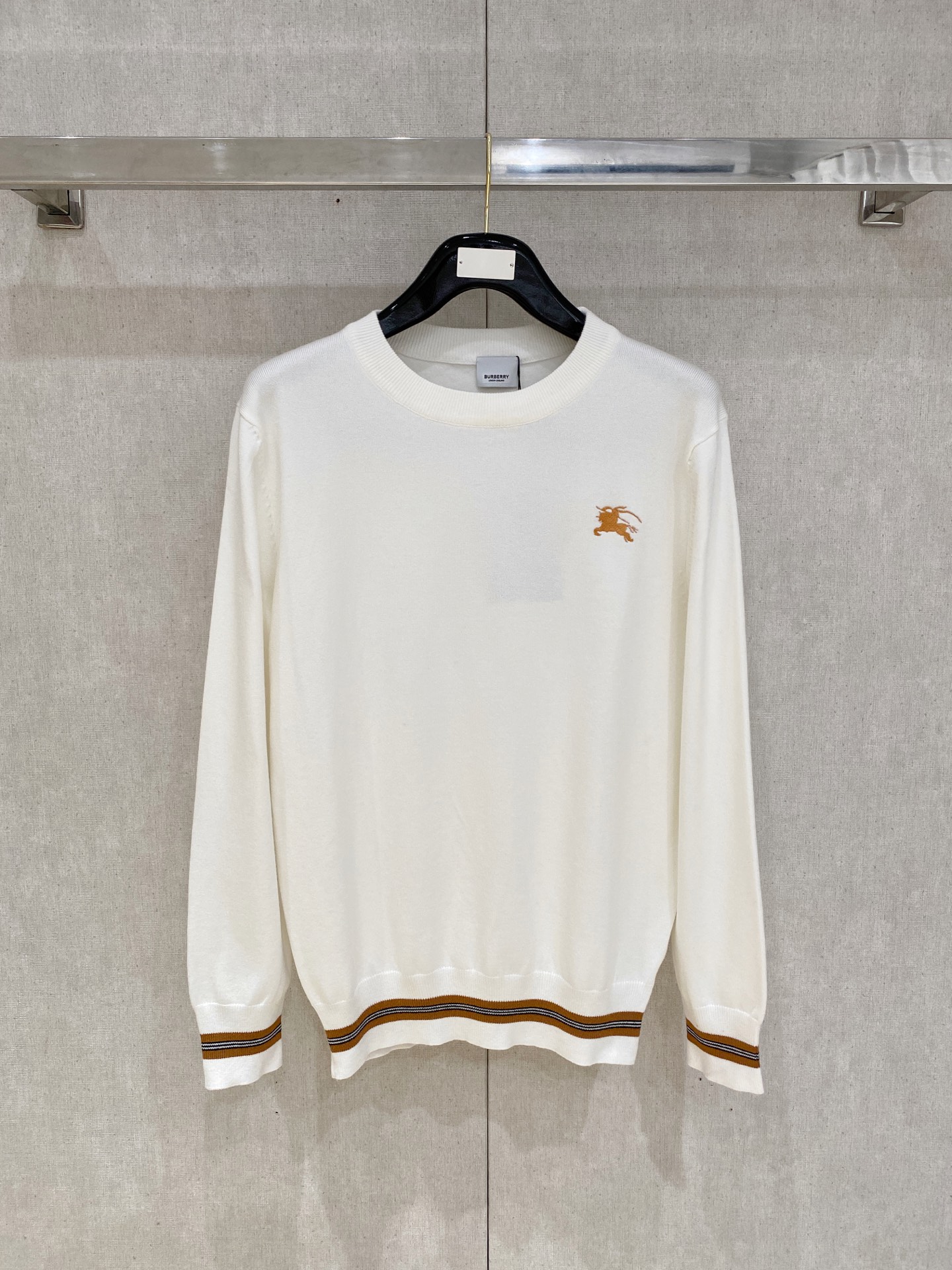 NO:518545,Burberry/Burberry New products for spring and summer 2025 are available in new products, complete three standards, round neck sweater, good products do not need to be introduced too much, look at the details, counter number M-XXXL /140 suggestions L, burberry, burberry, sweaters, alexander wang19860909Burberry/巴宝莉 2025年春夏新品上新 三标齐全 圆领毛衣 好货不用过多介绍 看细节 专柜码数M-XXXL /140建议L,,burberry,burberry,sweaters,alexander wang,Men's clothing