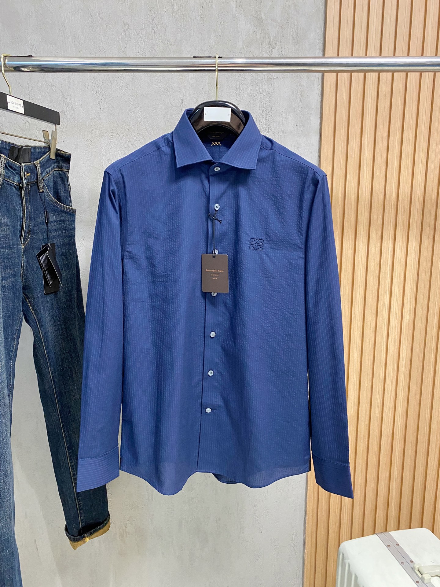 强势上新，新款不断！！！新款衬衫，高级面料高级做工，顶级品质！！！S一XXLS穿125左右m穿140左右