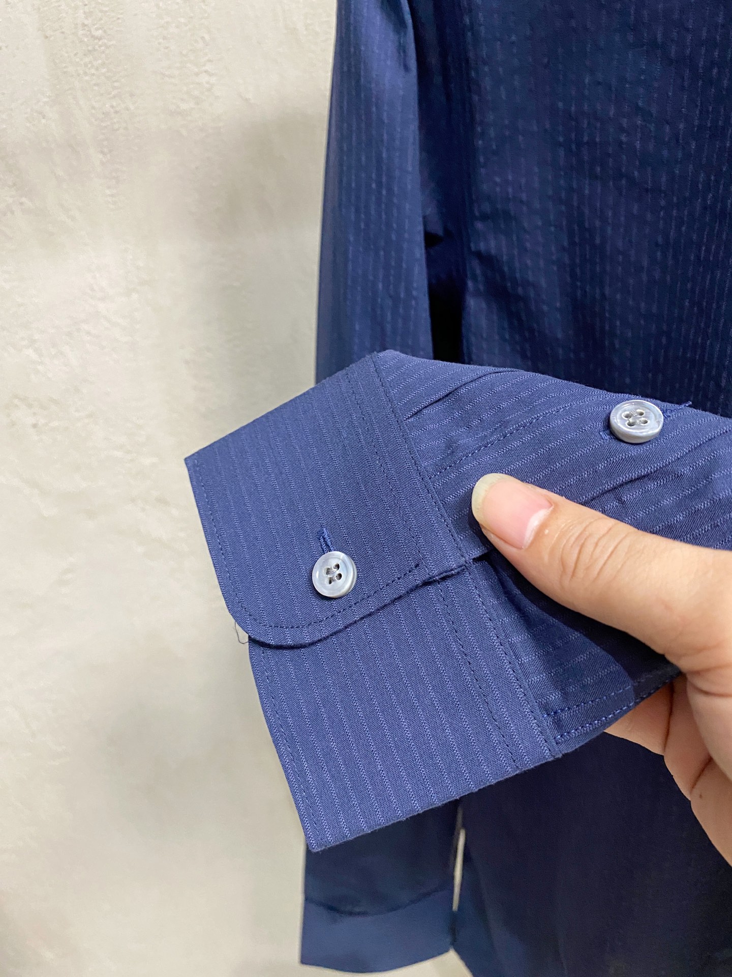 强势上新，新款不断！！！新款衬衫，高级面料高级做工，顶级品质！！！S一XXLS穿125左右m穿140左右