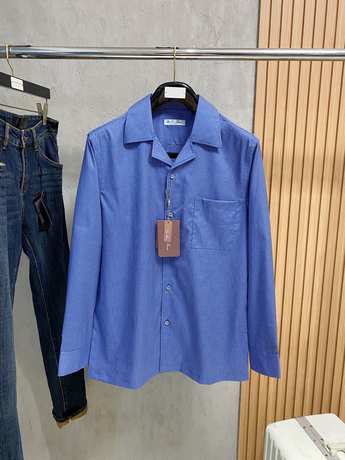 强势上新，新款不断！！！新款衬衫，高级面料高级做工，顶级品质！！！S一XXLS穿125左右m穿140左右