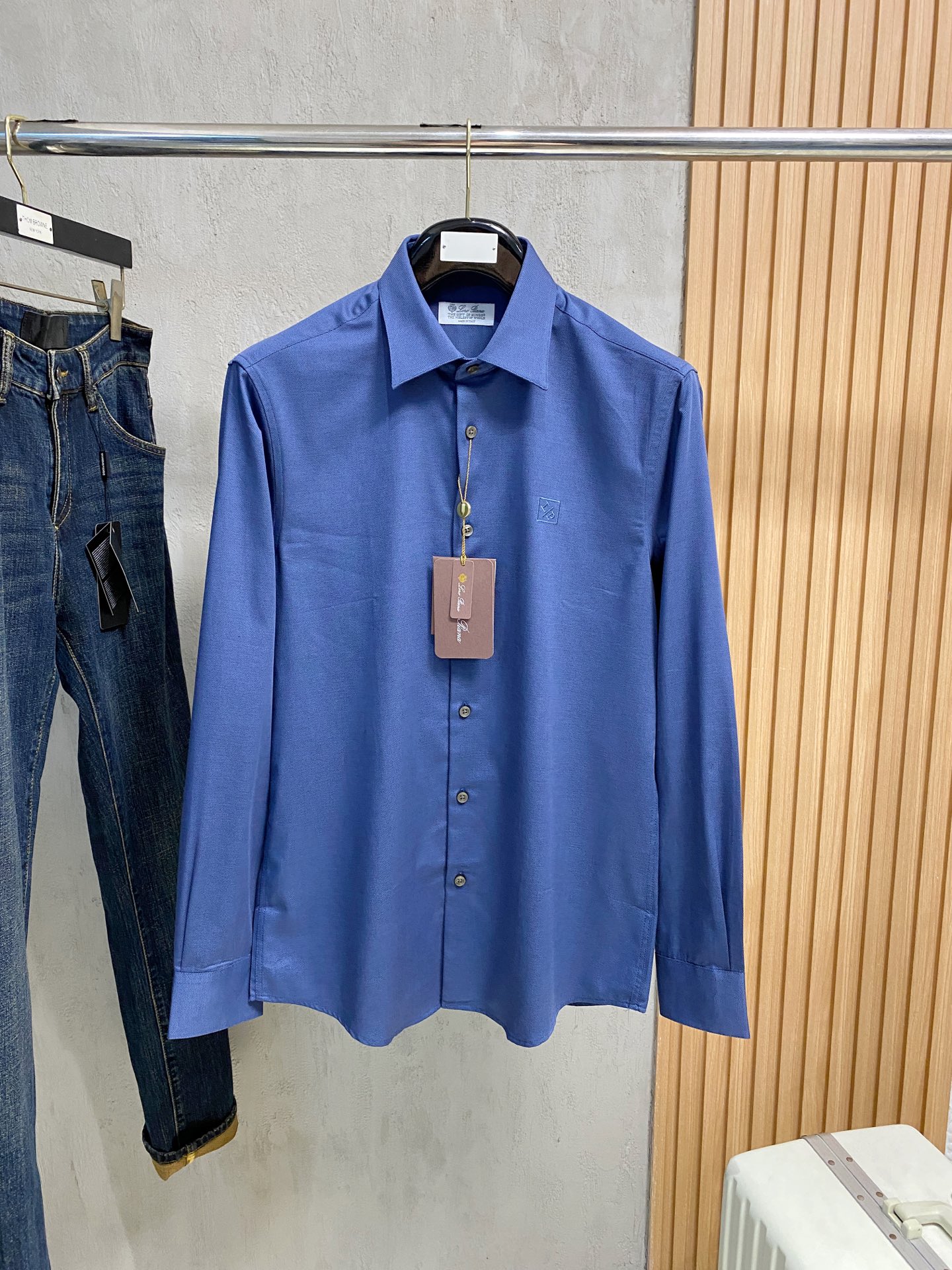 强势上新，新款不断！！！新款衬衫，高级面料高级做工，顶级品质！！！S一XXLS穿125左右m穿140左右