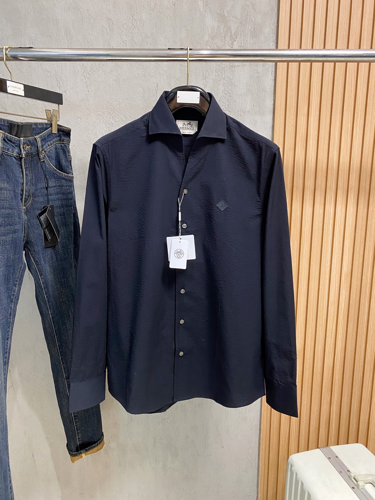 强势上新，新款不断！！！新款衬衫，高级面料高级做工，顶级品质！！！S一XXLS穿125左右m穿140左右