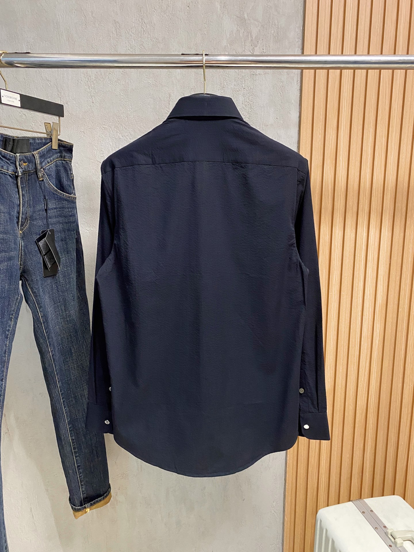 强势上新，新款不断！！！新款衬衫，高级面料高级做工，顶级品质！！！S一XXLS穿125左右m穿140左右