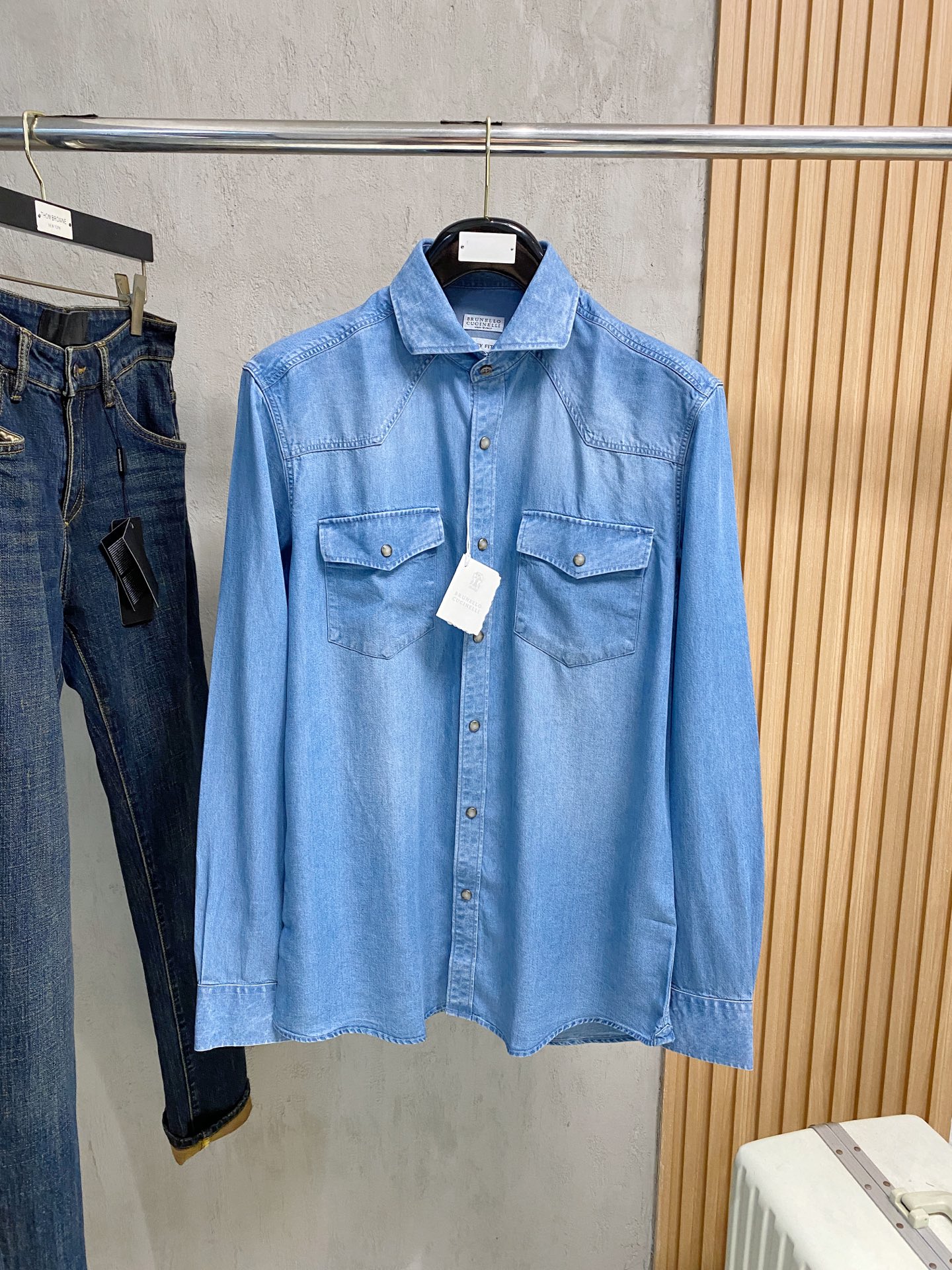 强势上新，新款不断！！！新款衬衫，高级面料高级做工，顶级品质！！！S一XXLS穿125左右m穿140左右