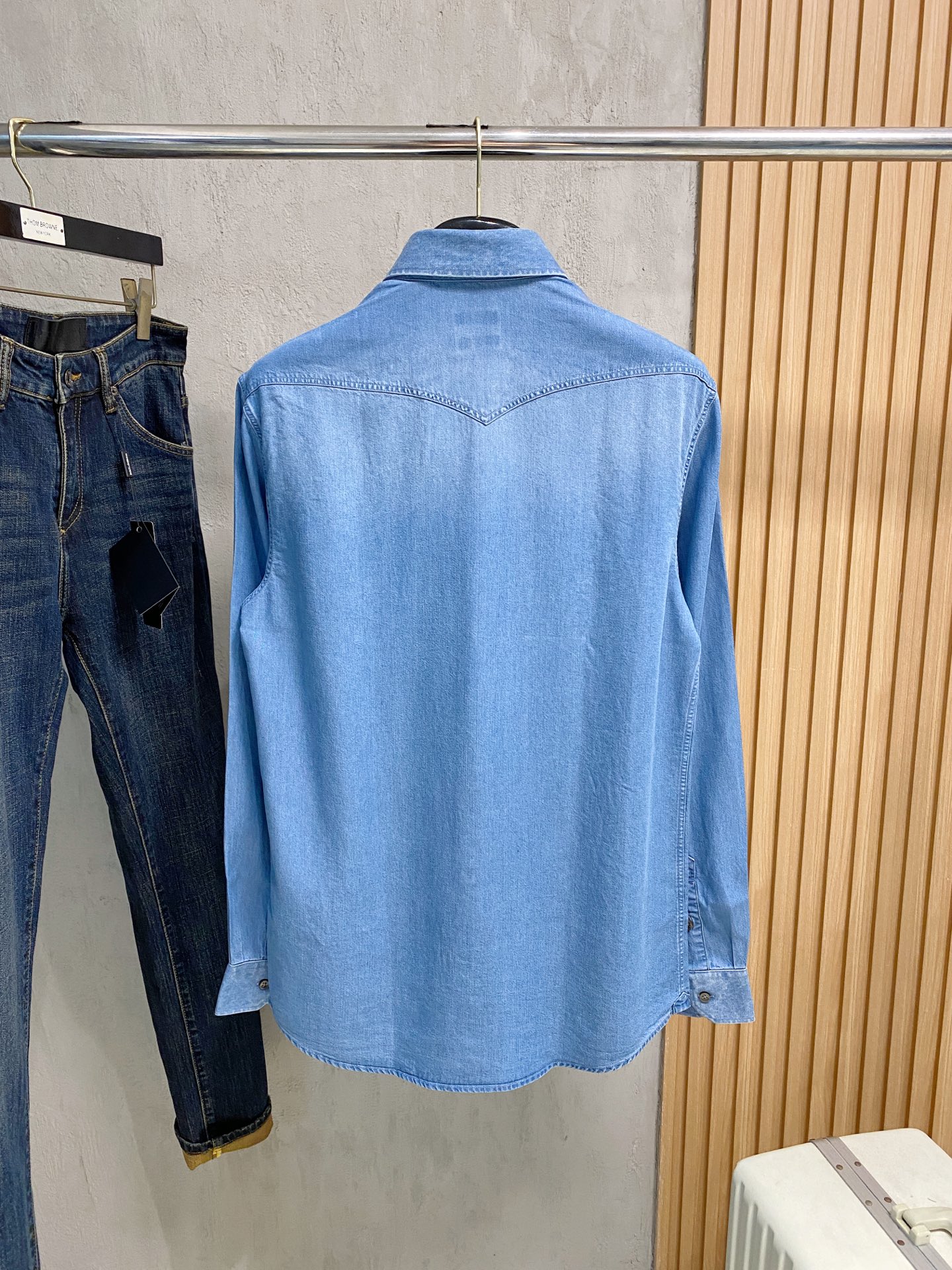 强势上新，新款不断！！！新款衬衫，高级面料高级做工，顶级品质！！！S一XXLS穿125左右m穿140左右