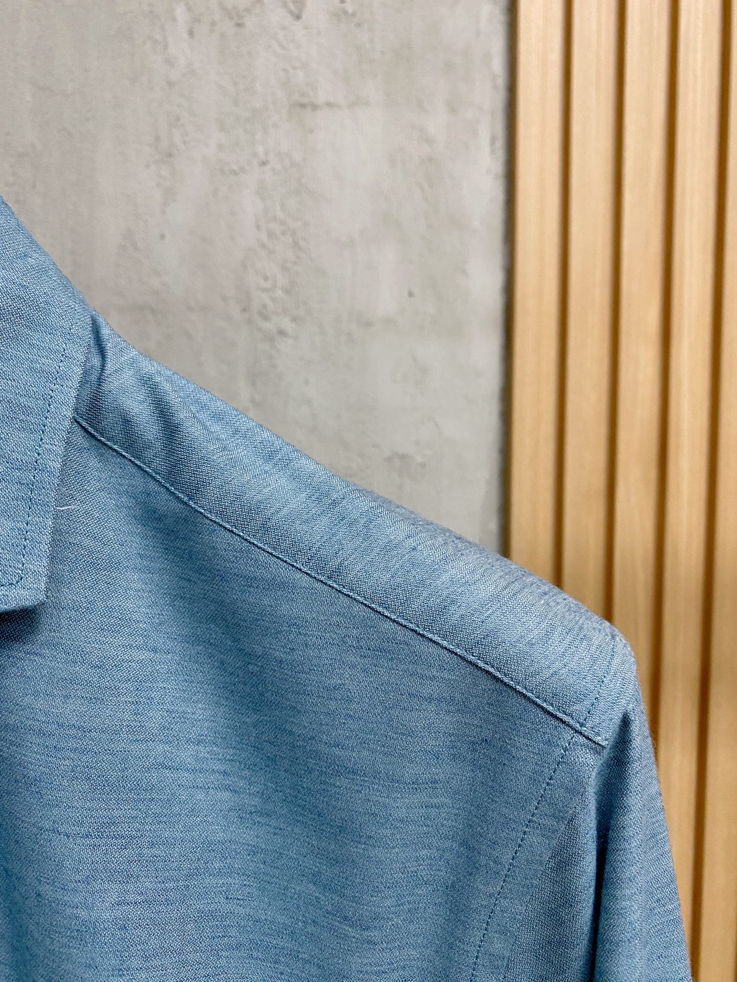 强势上新，新款不断！！！新款衬衫，高级面料高级做工，顶级品质！！！S一XXLS穿125左右m穿140左右