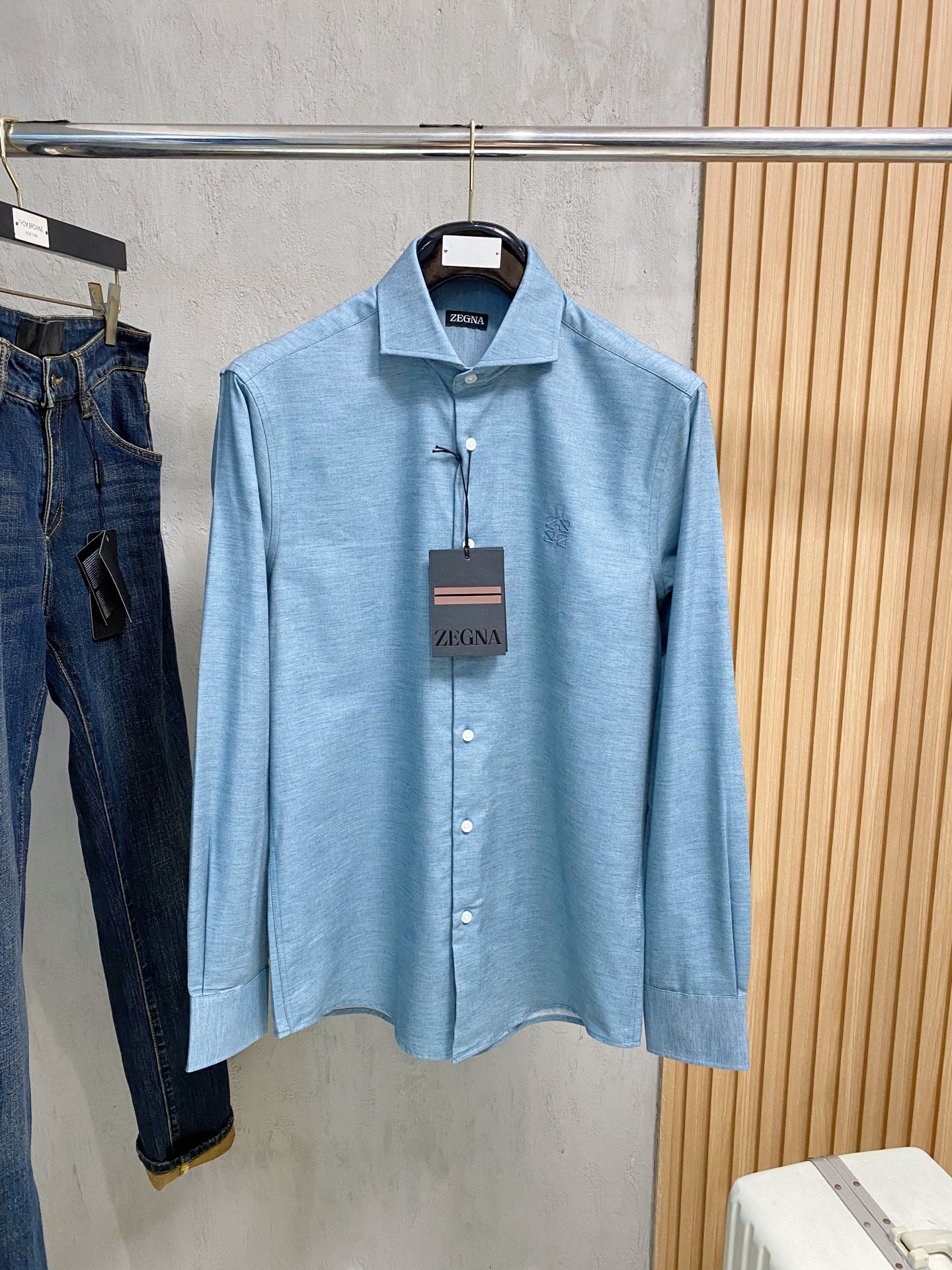 强势上新，新款不断！！！新款衬衫，高级面料高级做工，顶级品质！！！S一XXLS穿125左右m穿140左右