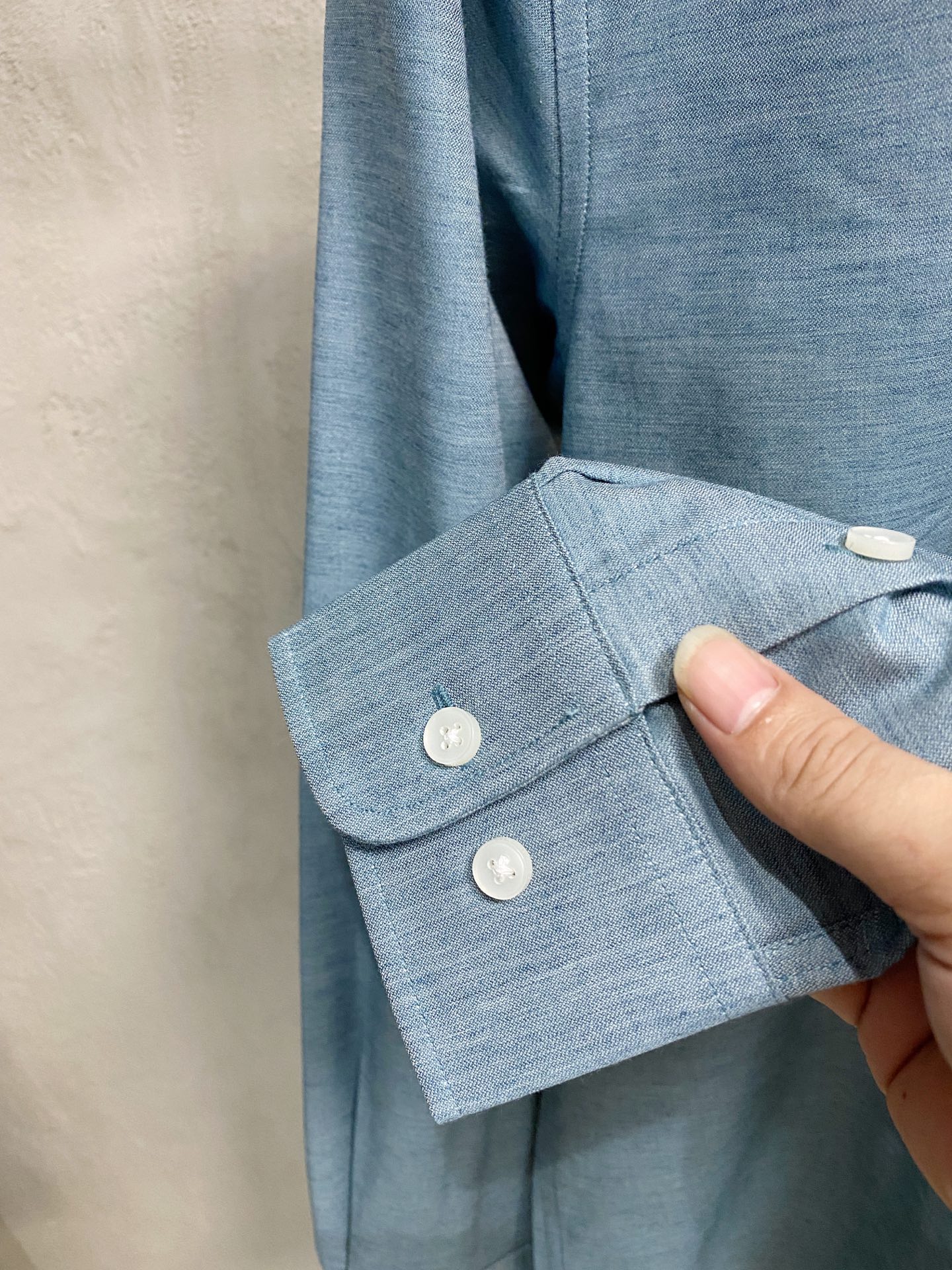 强势上新，新款不断！！！新款衬衫，高级面料高级做工，顶级品质！！！S一XXLS穿125左右m穿140左右