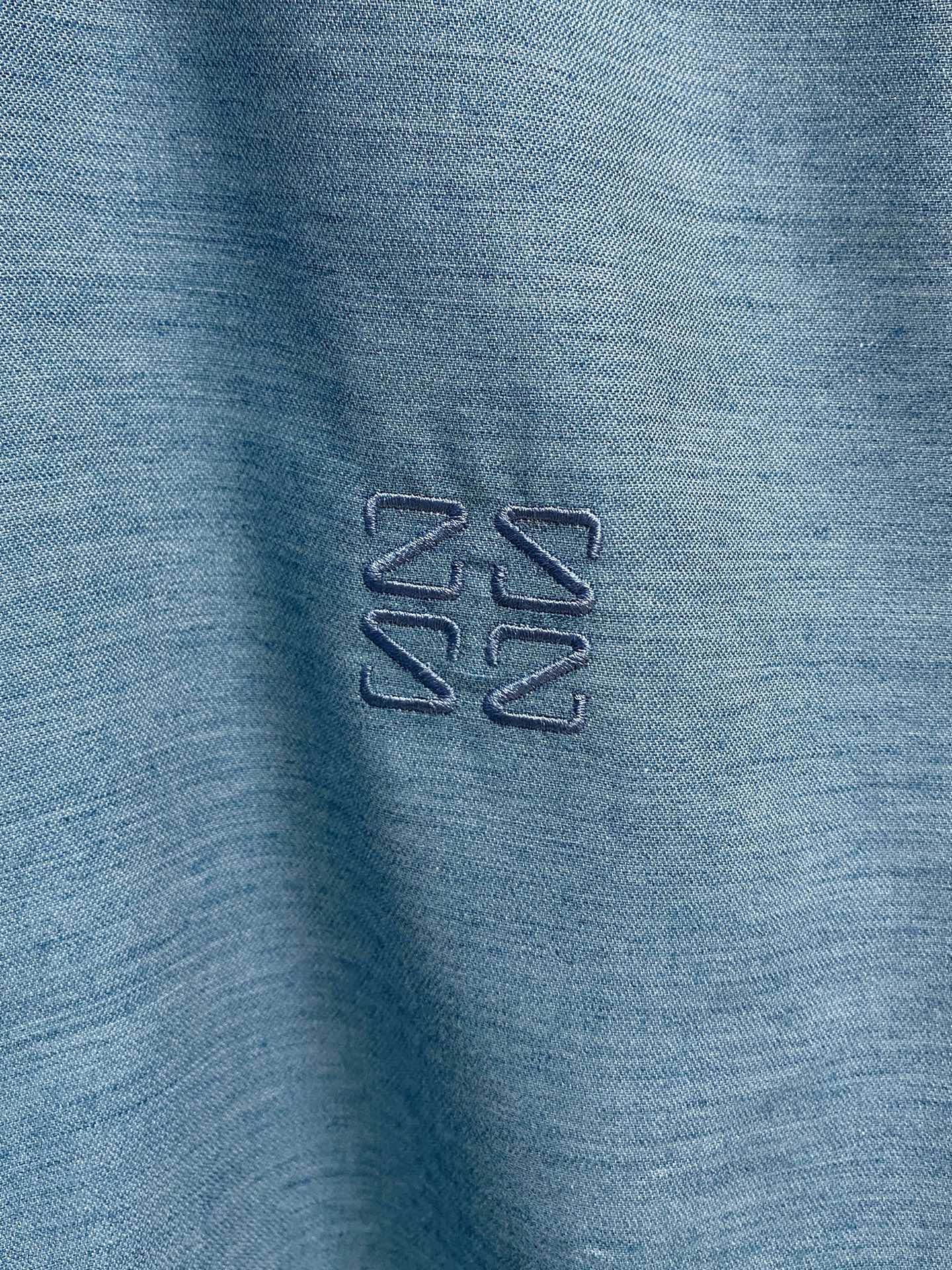 强势上新，新款不断！！！新款衬衫，高级面料高级做工，顶级品质！！！S一XXLS穿125左右m穿140左右