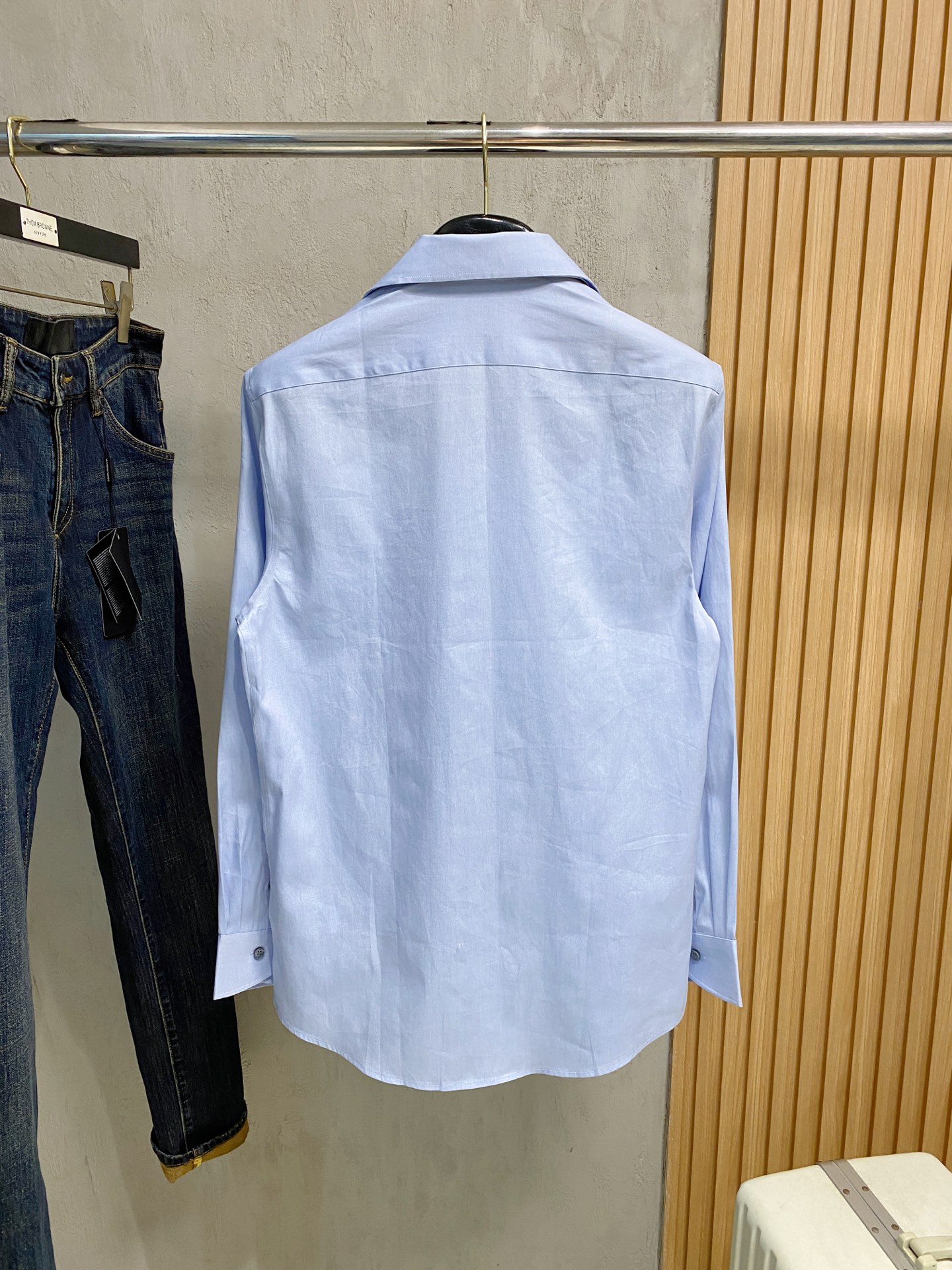 强势上新，新款不断！！！新款衬衫，高级面料高级做工，顶级品质！！！S一XXLS穿125左右m穿140左右