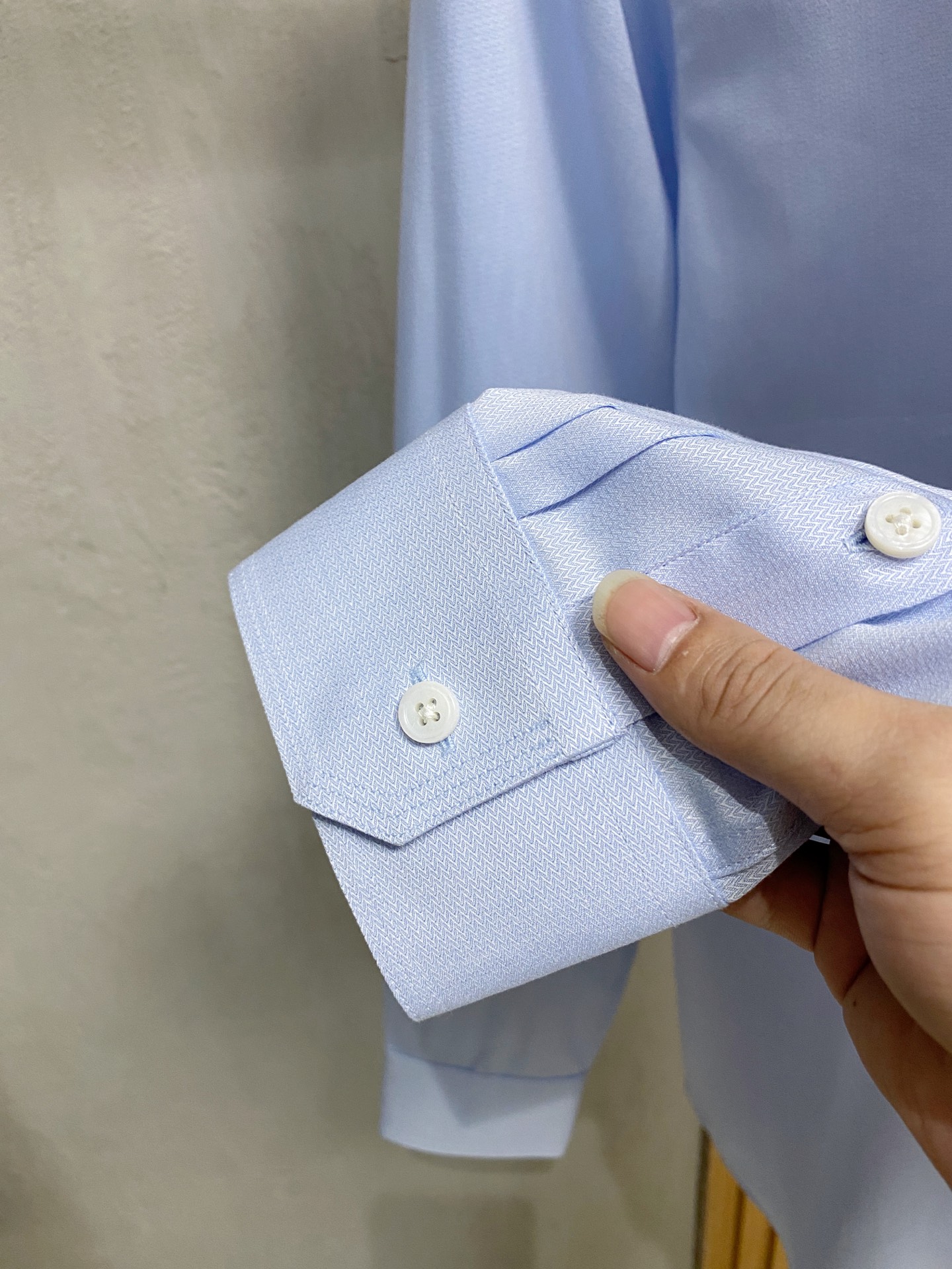 强势上新，新款不断！！！新款衬衫，高级面料高级做工，顶级品质！！！S一XXLS穿125左右m穿140左右