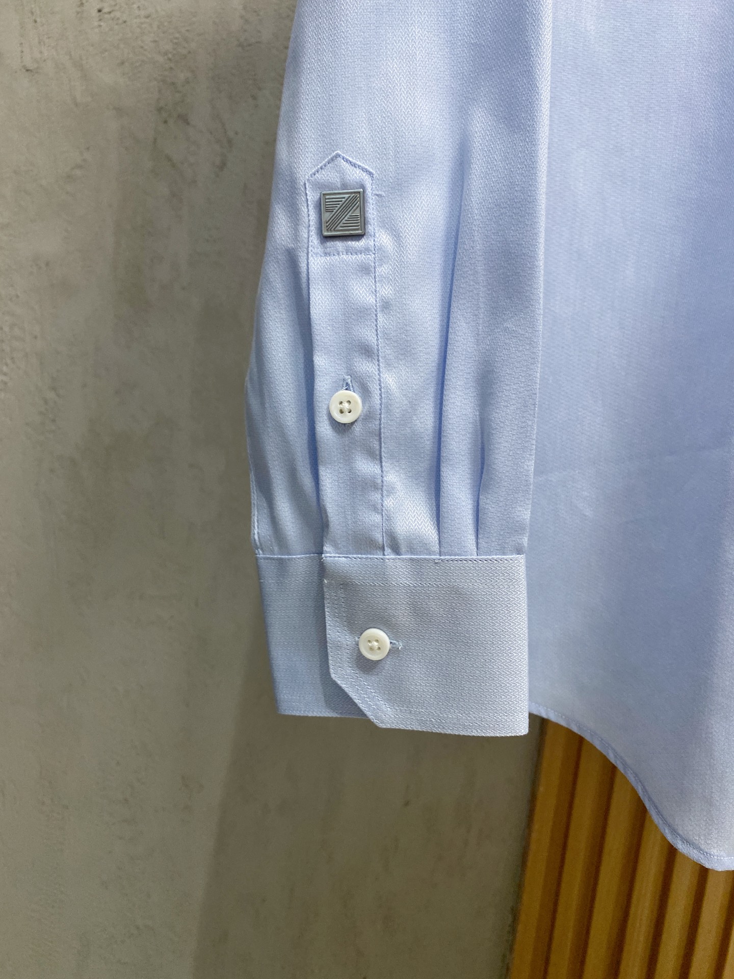 强势上新，新款不断！！！新款衬衫，高级面料高级做工，顶级品质！！！S一XXLS穿125左右m穿140左右