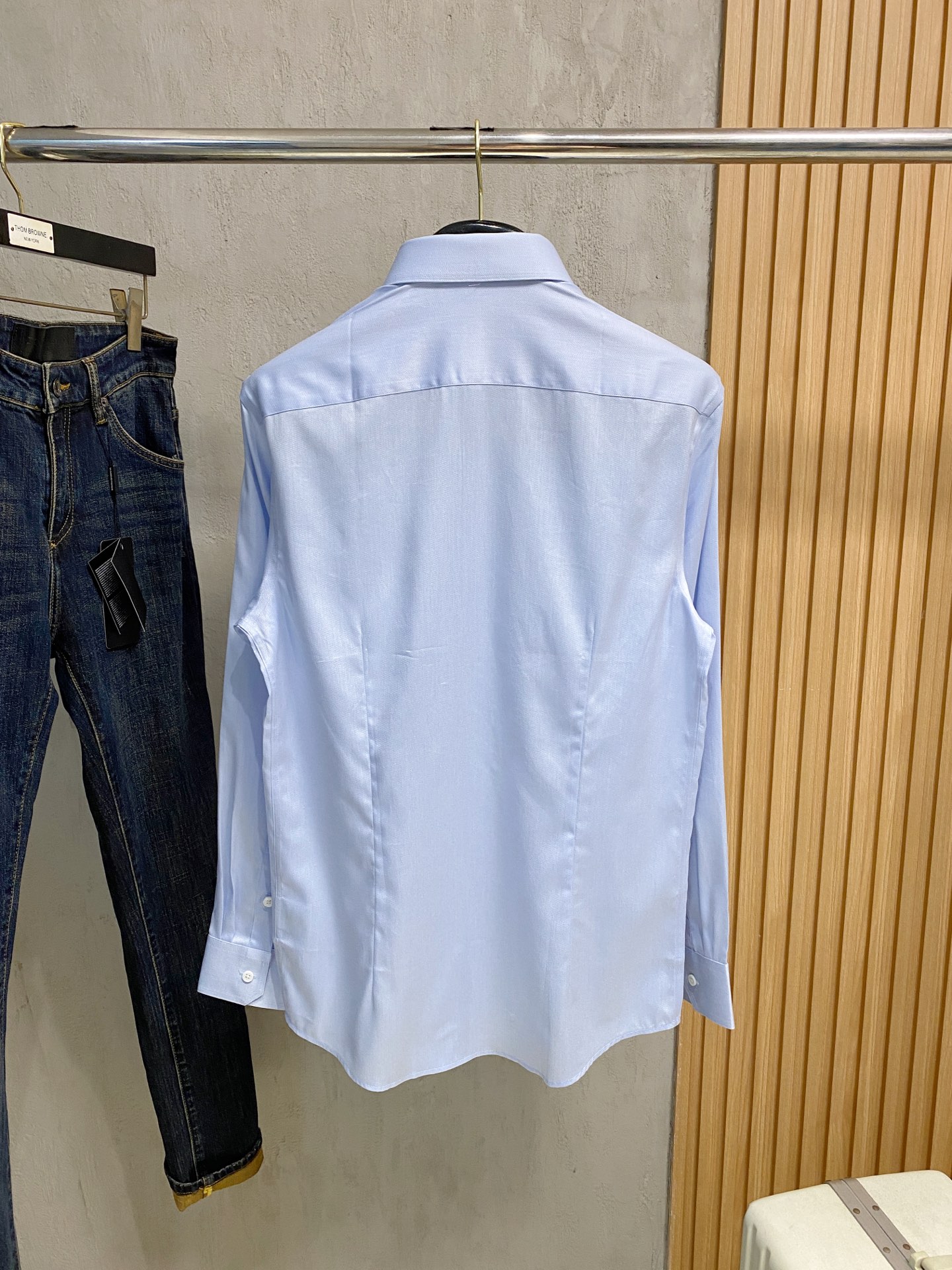 强势上新，新款不断！！！新款衬衫，高级面料高级做工，顶级品质！！！S一XXLS穿125左右m穿140左右