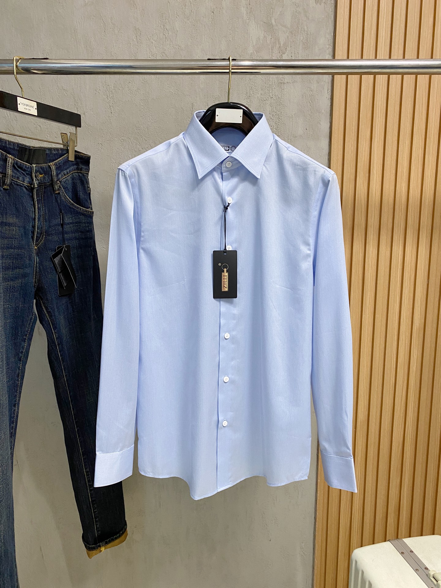 强势上新，新款不断！！！新款衬衫，高级面料高级做工，顶级品质！！！S一XXLS穿125左右m穿140左右