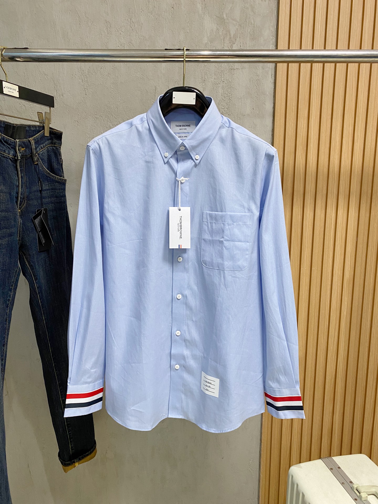 强势上新，新款不断！！！新款衬衫，高级面料高级做工，顶级品质！！！S一XXLS穿125左右m穿140左右