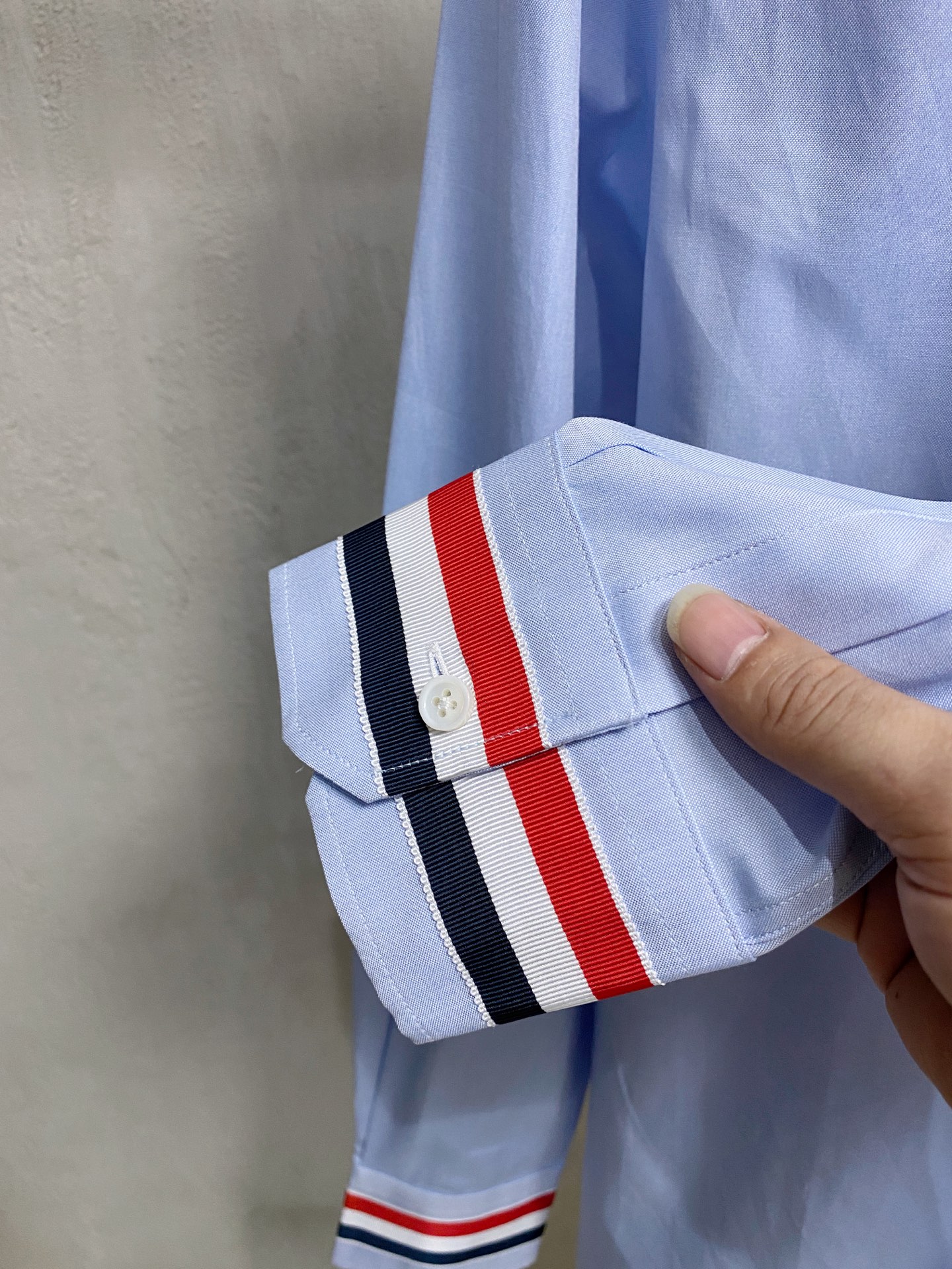 强势上新，新款不断！！！新款衬衫，高级面料高级做工，顶级品质！！！S一XXLS穿125左右m穿140左右