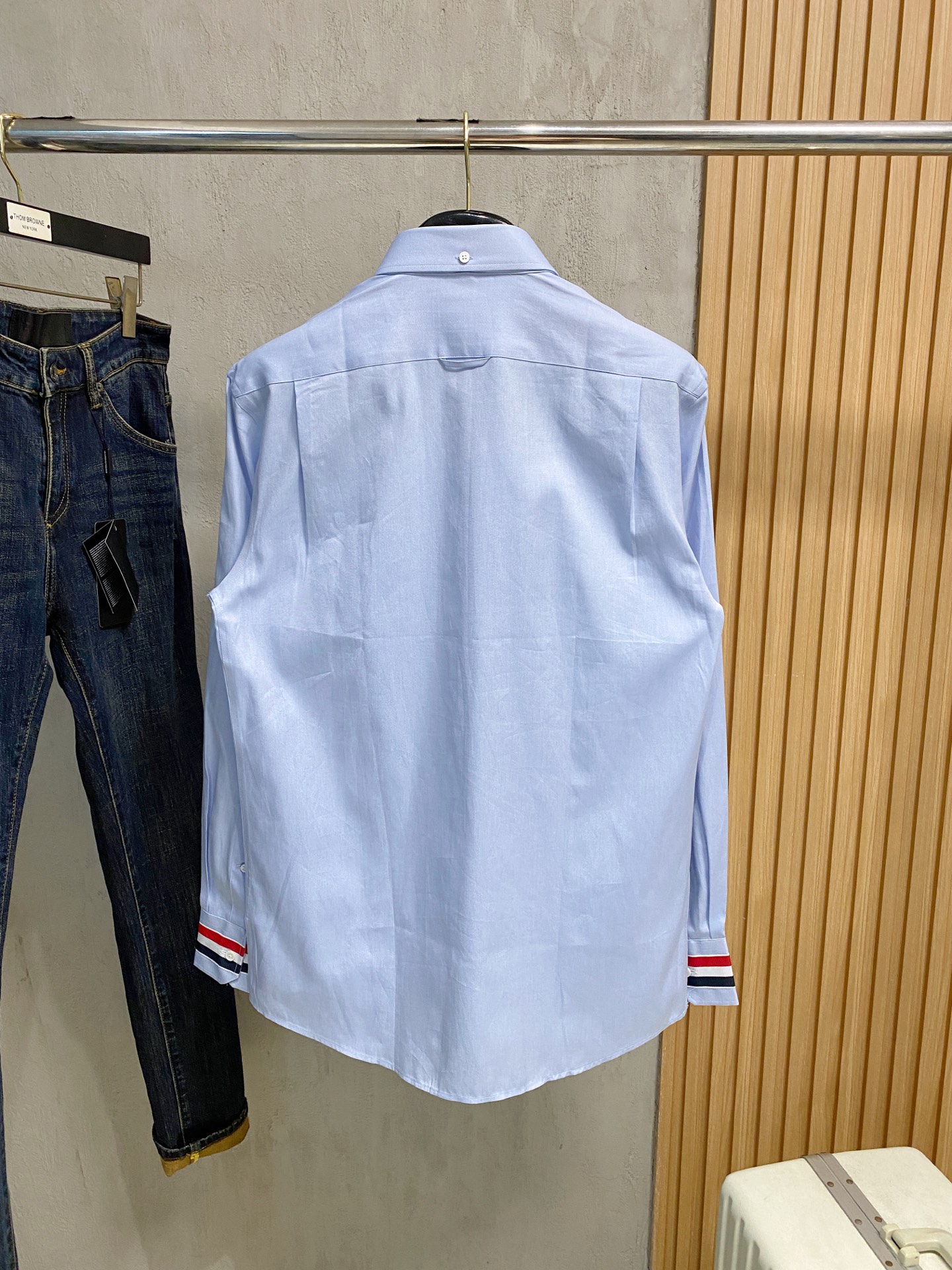 强势上新，新款不断！！！新款衬衫，高级面料高级做工，顶级品质！！！S一XXLS穿125左右m穿140左右