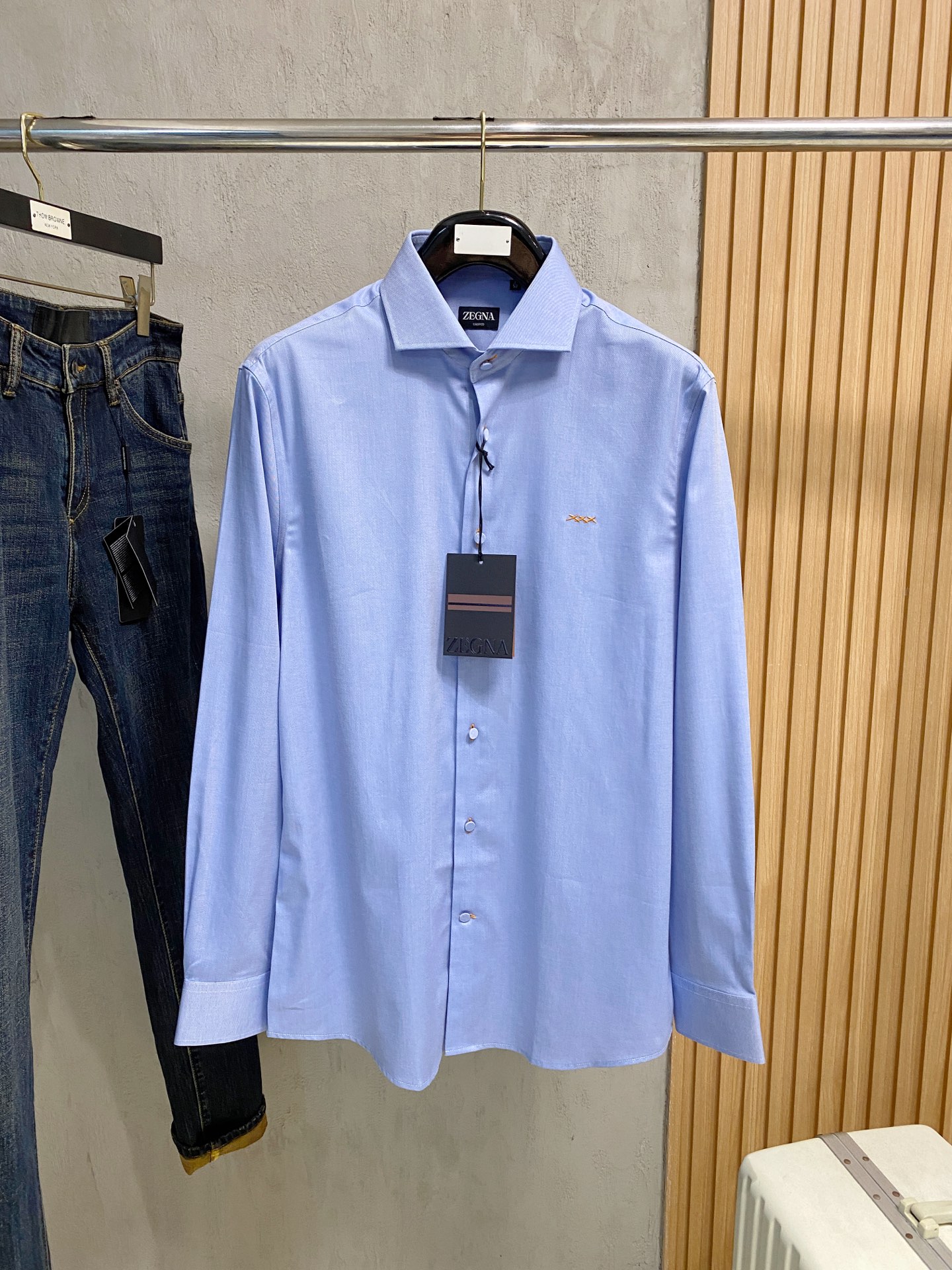 强势上新，新款不断！！！新款衬衫，高级面料高级做工，顶级品质！！！S一XXLS穿125左右m穿140左右