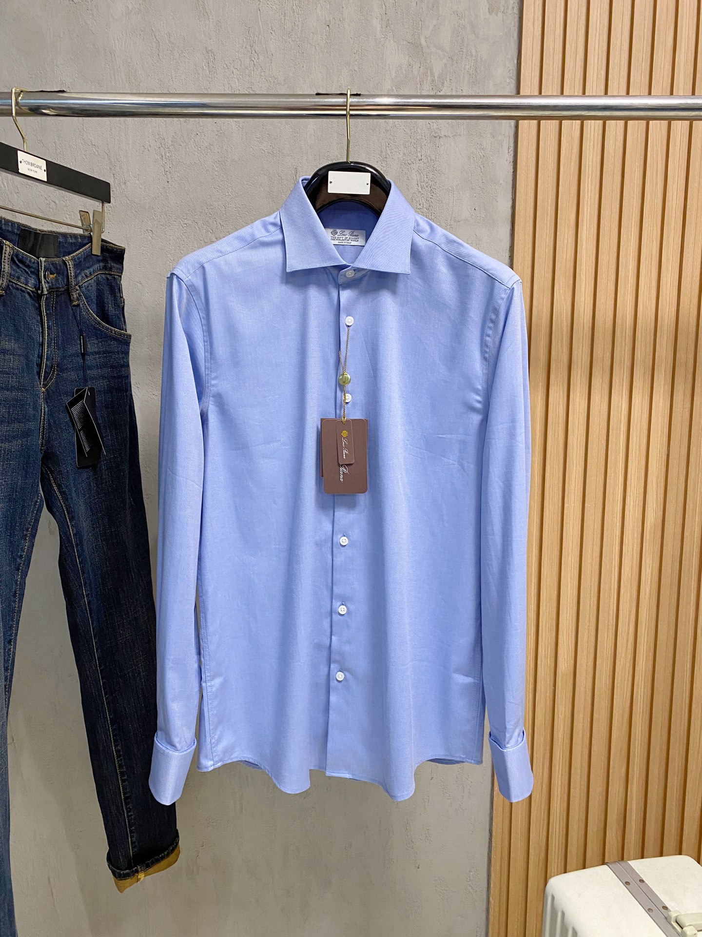 强势上新，新款不断！！！新款衬衫，高级面料高级做工，顶级品质！！！S一XXLS穿125左右m穿140左右