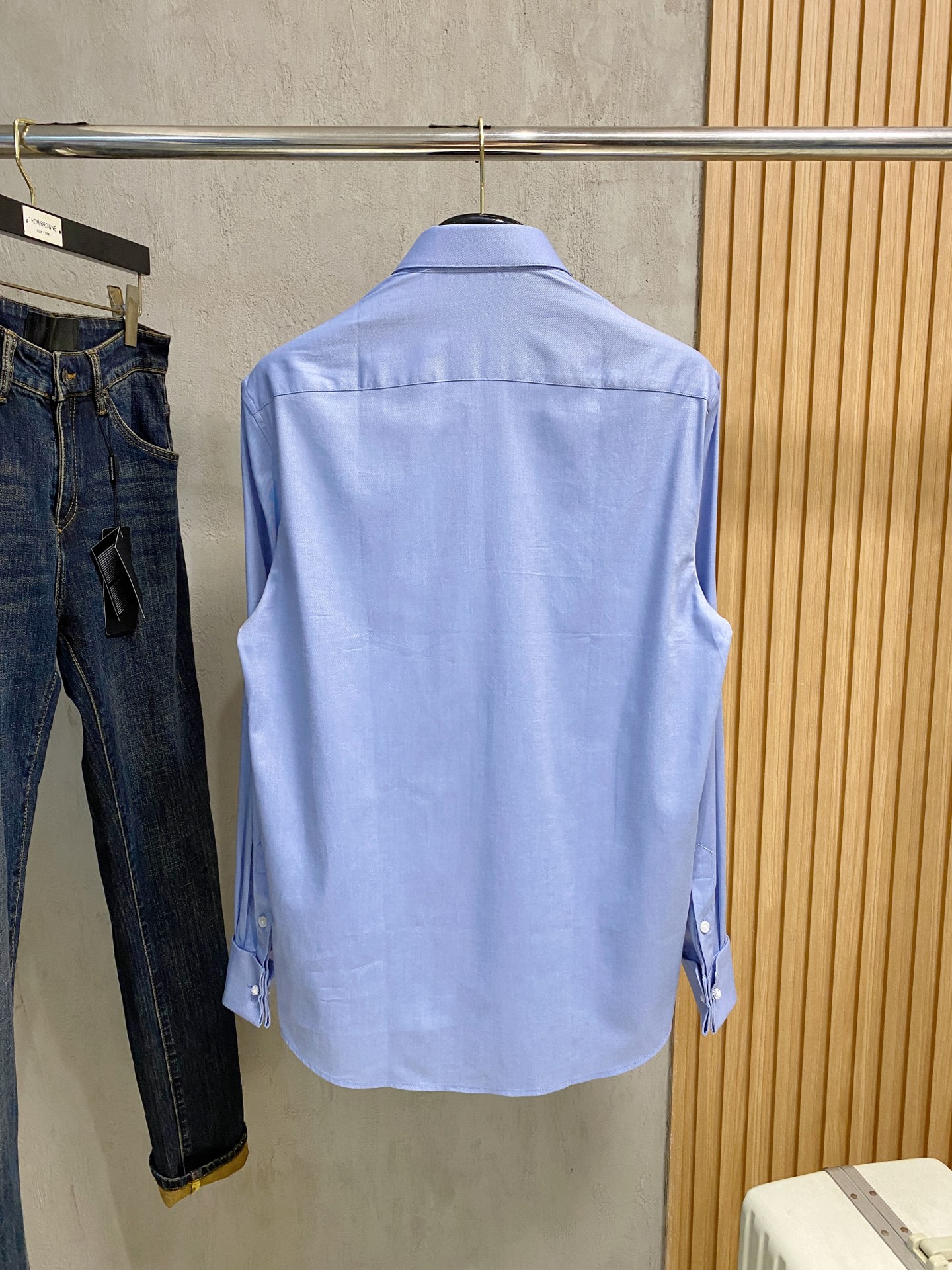 强势上新，新款不断！！！新款衬衫，高级面料高级做工，顶级品质！！！S一XXLS穿125左右m穿140左右