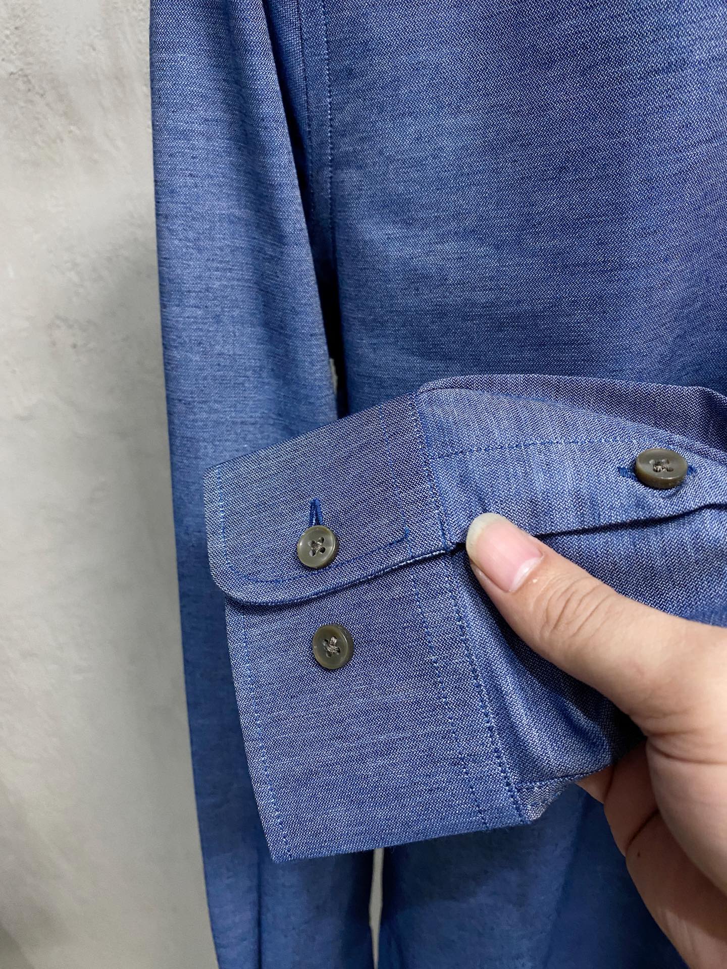 强势上新，新款不断！！！新款衬衫，高级面料高级做工，顶级品质！！！S一XXLS穿125左右m穿140左右