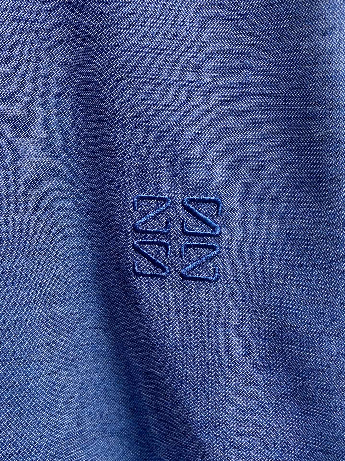 强势上新，新款不断！！！新款衬衫，高级面料高级做工，顶级品质！！！S一XXLS穿125左右m穿140左右