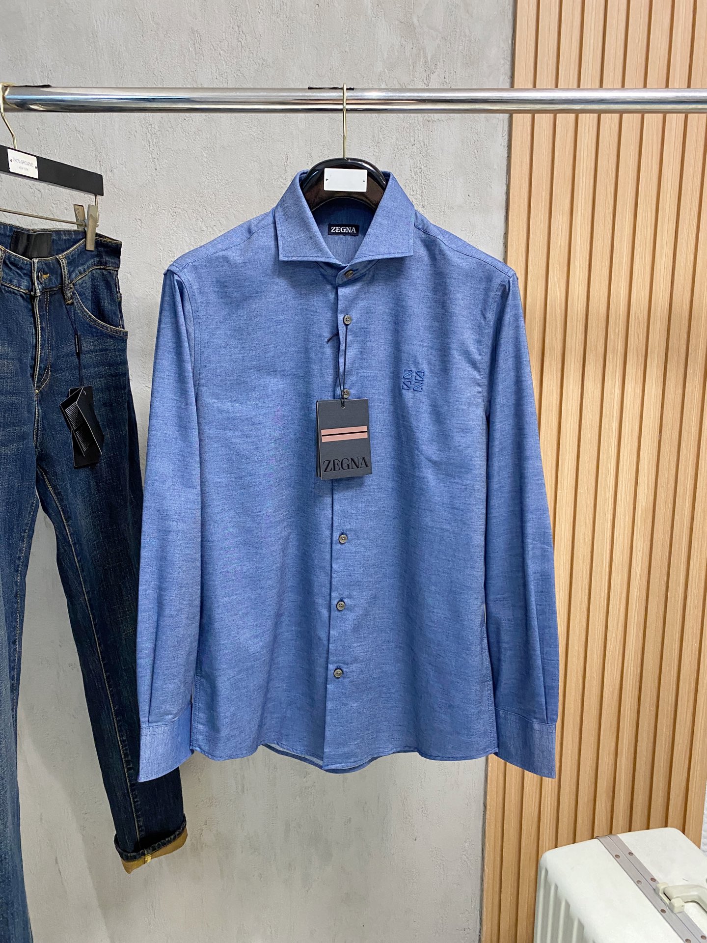 强势上新，新款不断！！！新款衬衫，高级面料高级做工，顶级品质！！！S一XXLS穿125左右m穿140左右