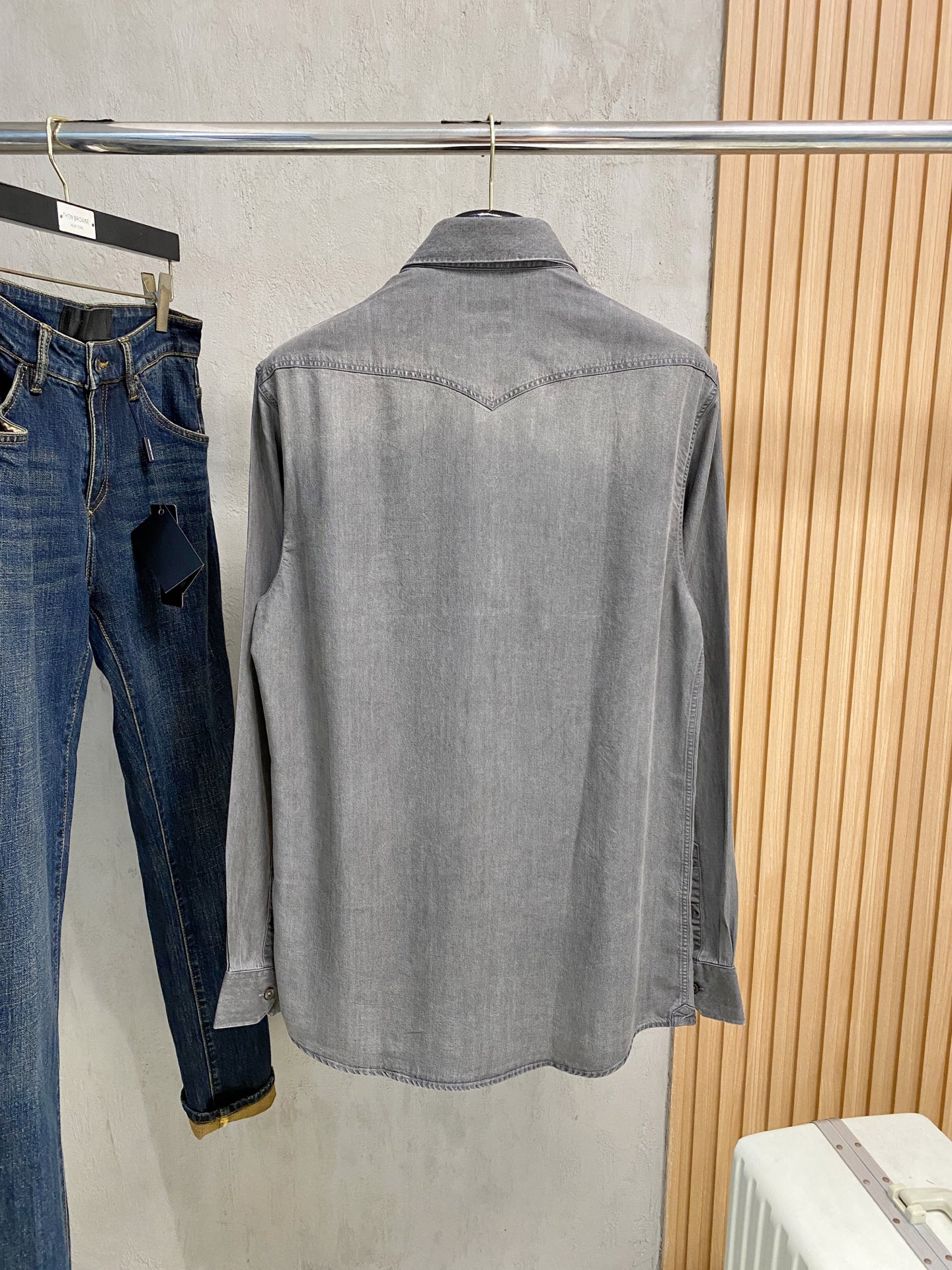 强势上新，新款不断！！！新款衬衫，高级面料高级做工，顶级品质！！！S一XXLS穿125左右m穿140左右