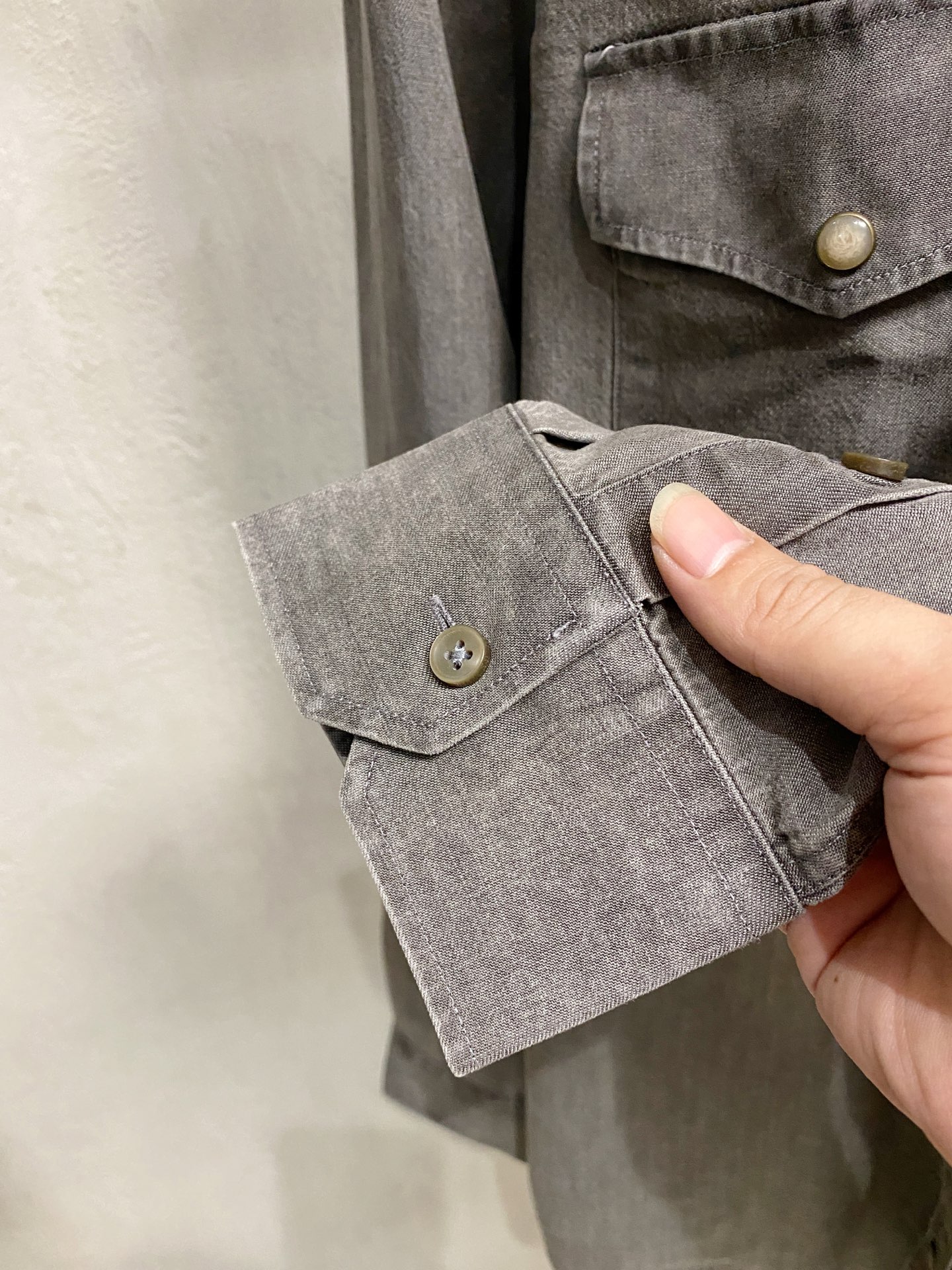 强势上新，新款不断！！！新款衬衫，高级面料高级做工，顶级品质！！！S一XXLS穿125左右m穿140左右