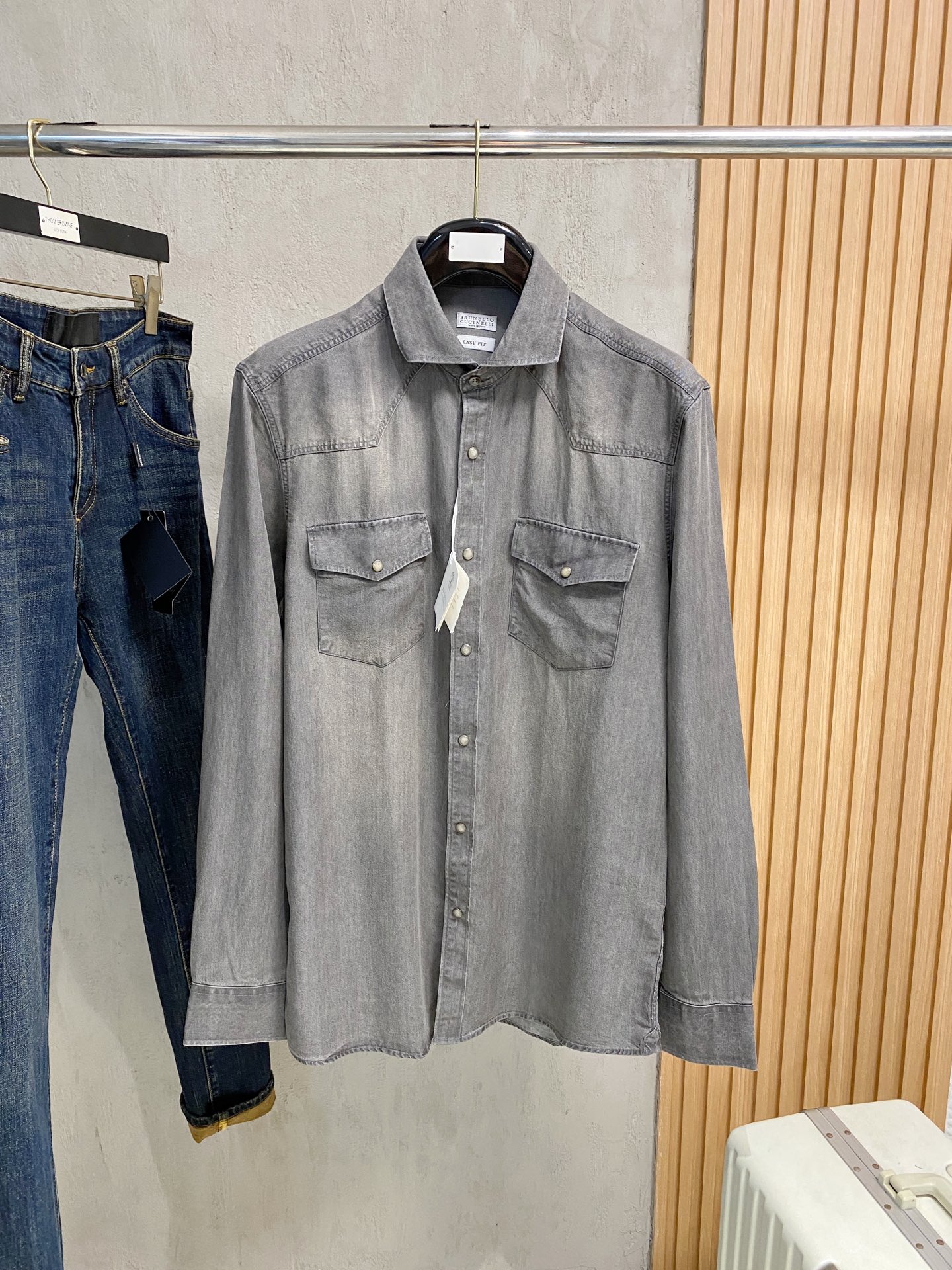 强势上新，新款不断！！！新款衬衫，高级面料高级做工，顶级品质！！！S一XXLS穿125左右m穿140左右