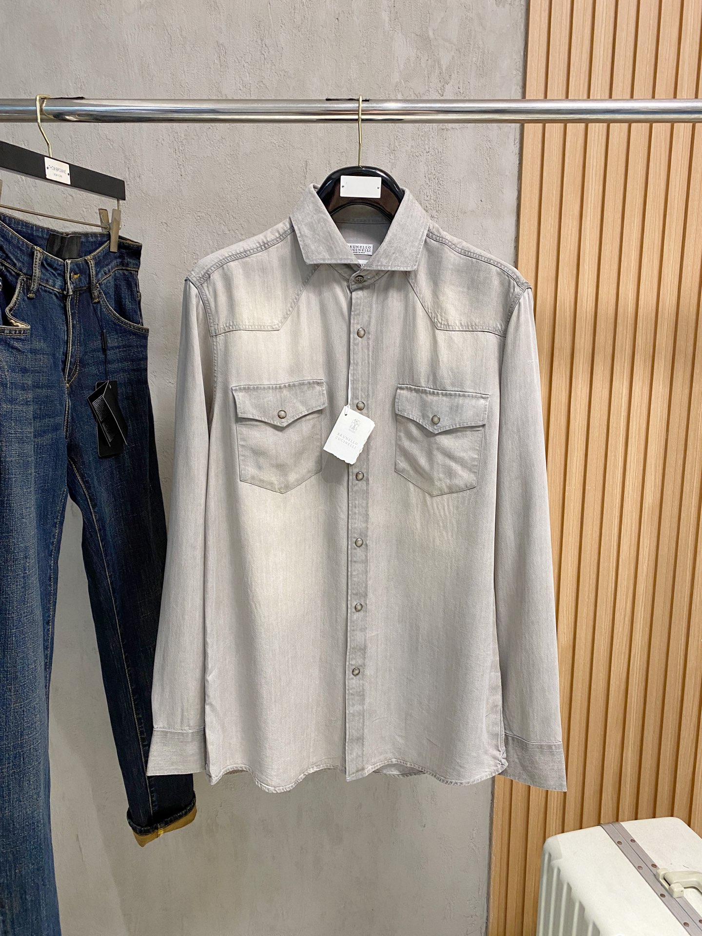 强势上新，新款不断！！！新款衬衫，高级面料高级做工，顶级品质！！！S一XXLS穿125左右m穿140左右