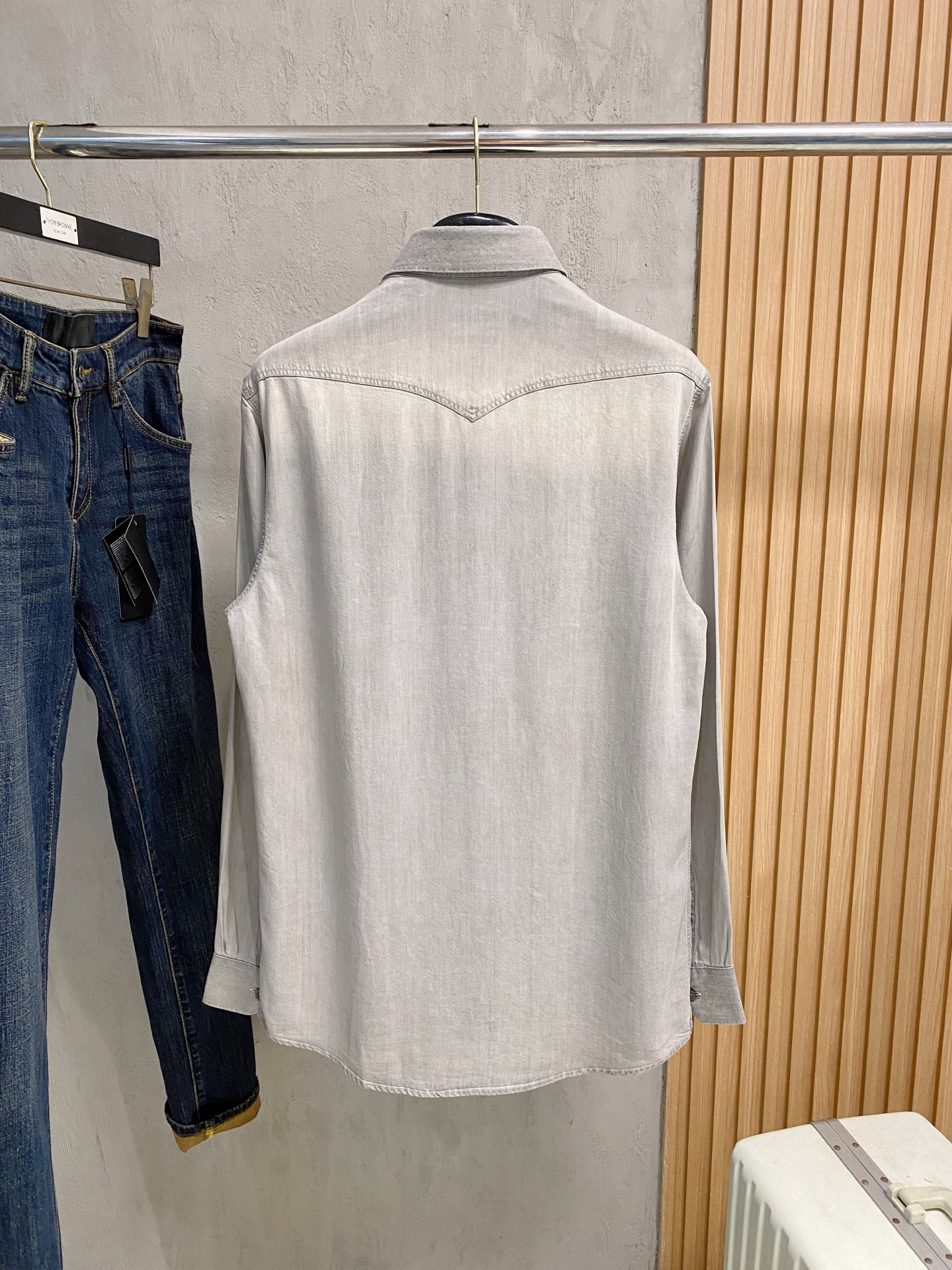 强势上新，新款不断！！！新款衬衫，高级面料高级做工，顶级品质！！！S一XXLS穿125左右m穿140左右