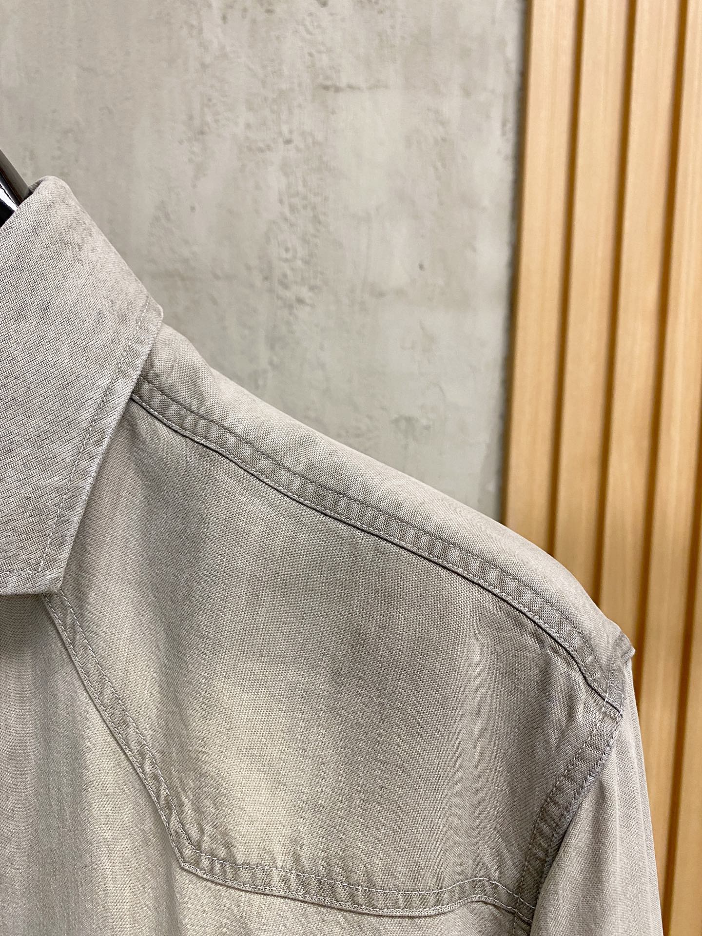 强势上新，新款不断！！！新款衬衫，高级面料高级做工，顶级品质！！！S一XXLS穿125左右m穿140左右