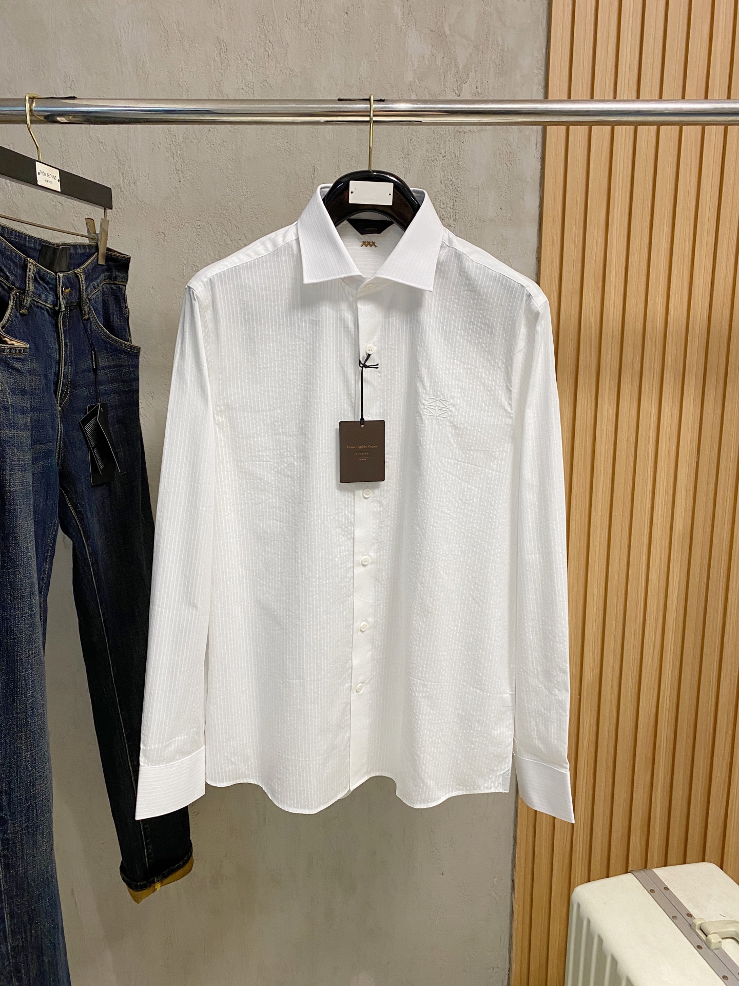 强势上新，新款不断！！！新款衬衫，高级面料高级做工，顶级品质！！！S一XXLS穿125左右m穿140左右