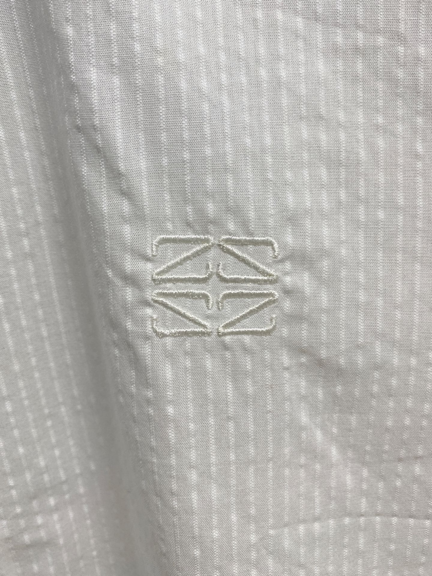 强势上新，新款不断！！！新款衬衫，高级面料高级做工，顶级品质！！！S一XXLS穿125左右m穿140左右