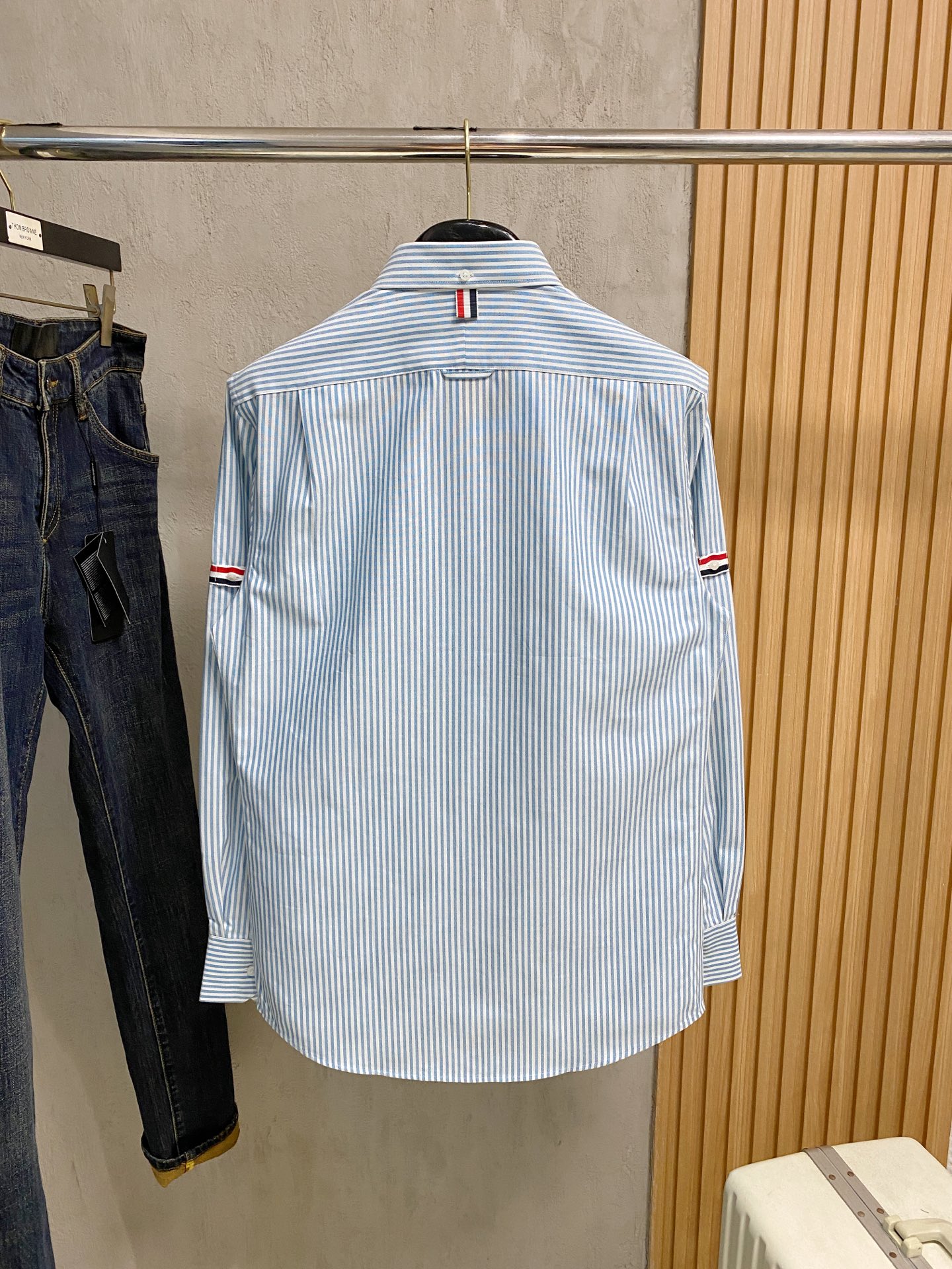 强势上新，新款不断！！！新款衬衫，高级面料高级做工，顶级品质！！！S一XXLS穿125左右m穿140左右