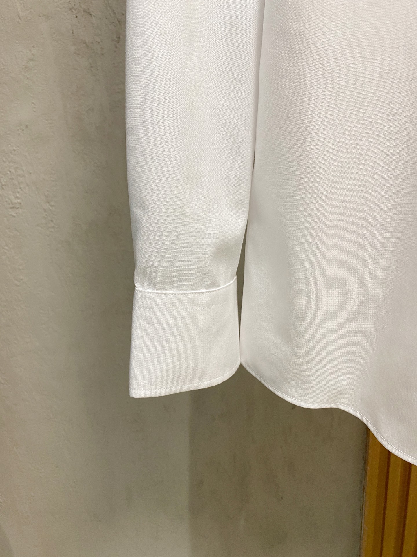 强势上新，新款不断！！！新款衬衫，高级面料高级做工，顶级品质！！！S一XXLS穿125左右m穿140左右