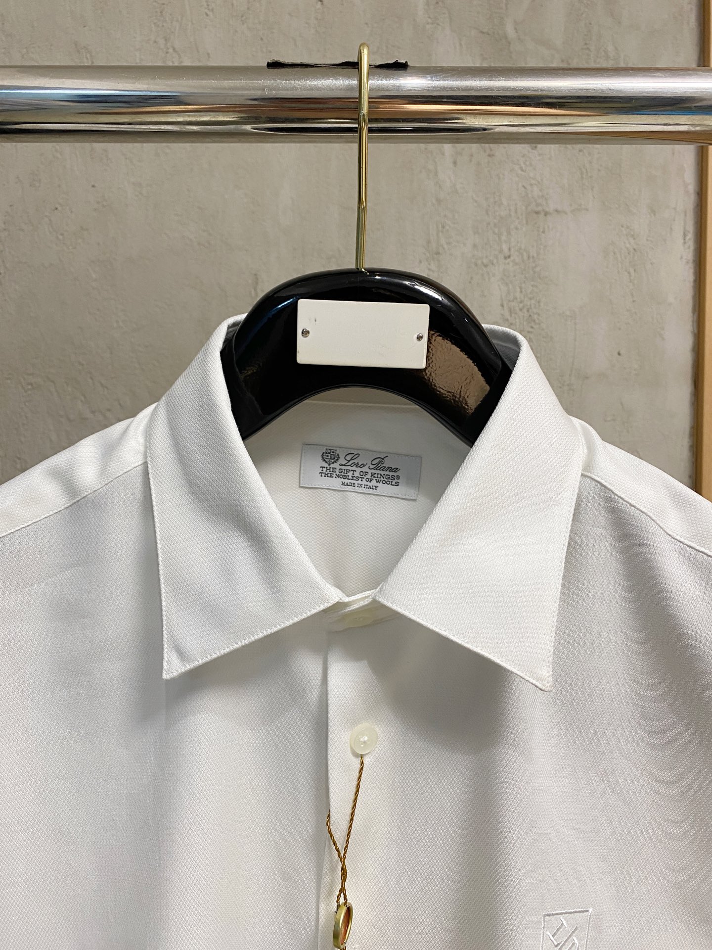 强势上新，新款不断！！！新款衬衫，高级面料高级做工，顶级品质！！！S一XXLS穿125左右m穿140左右